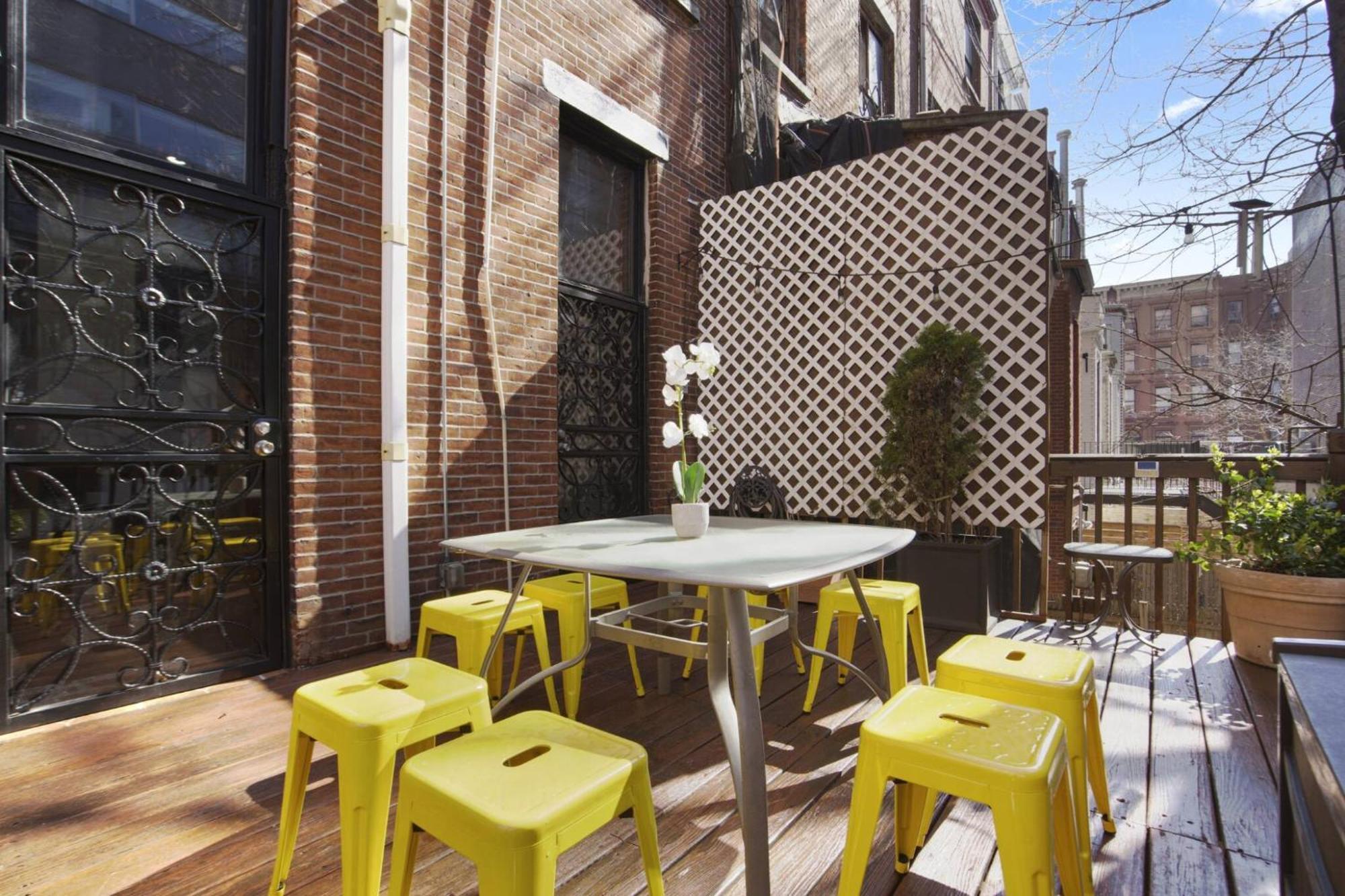 Apartment 3br Nyc Brownstone Game Backyard Patio