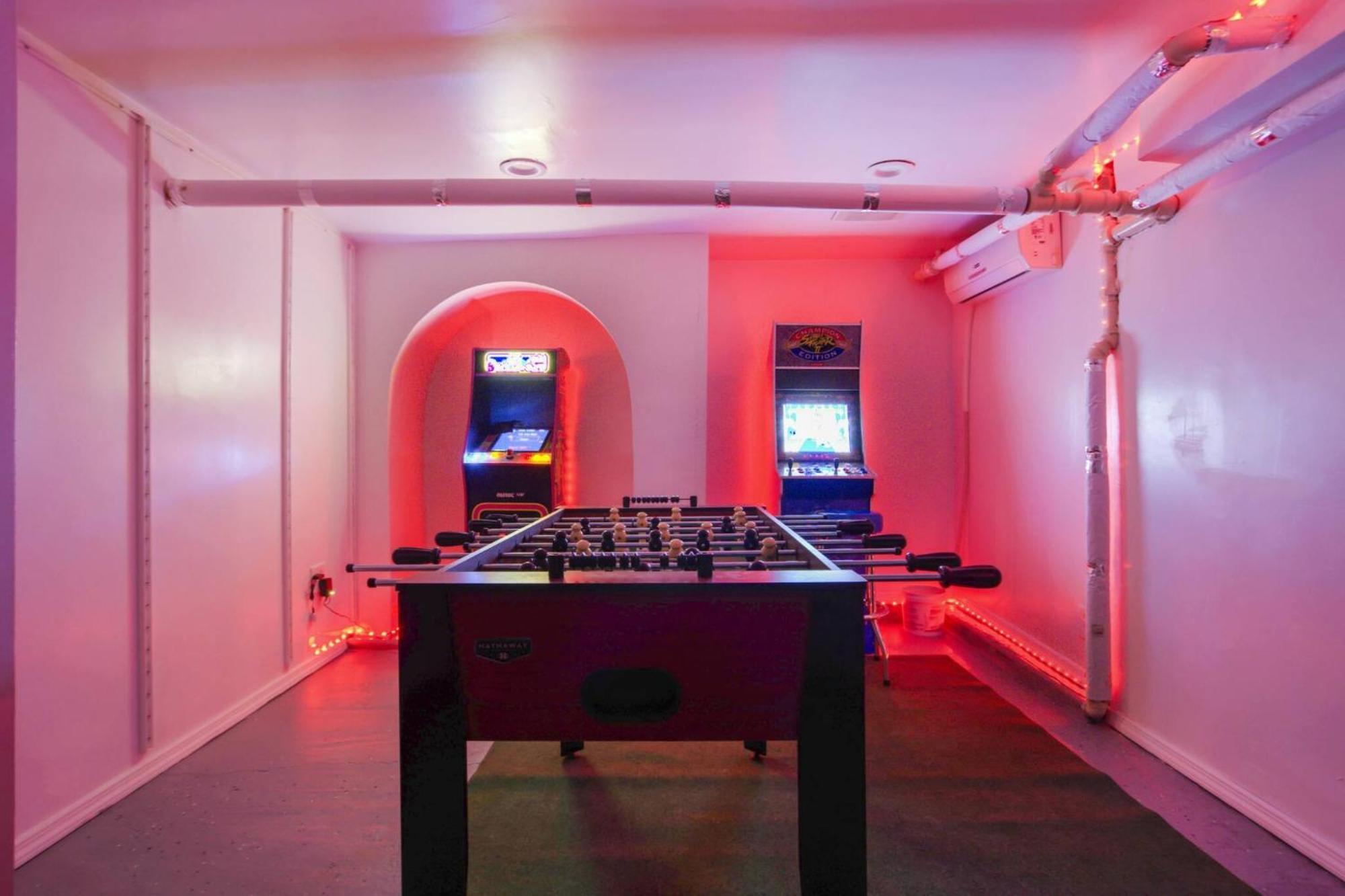 Apartment 3Br Nyc Brownstone Game Room Backyard Patio *