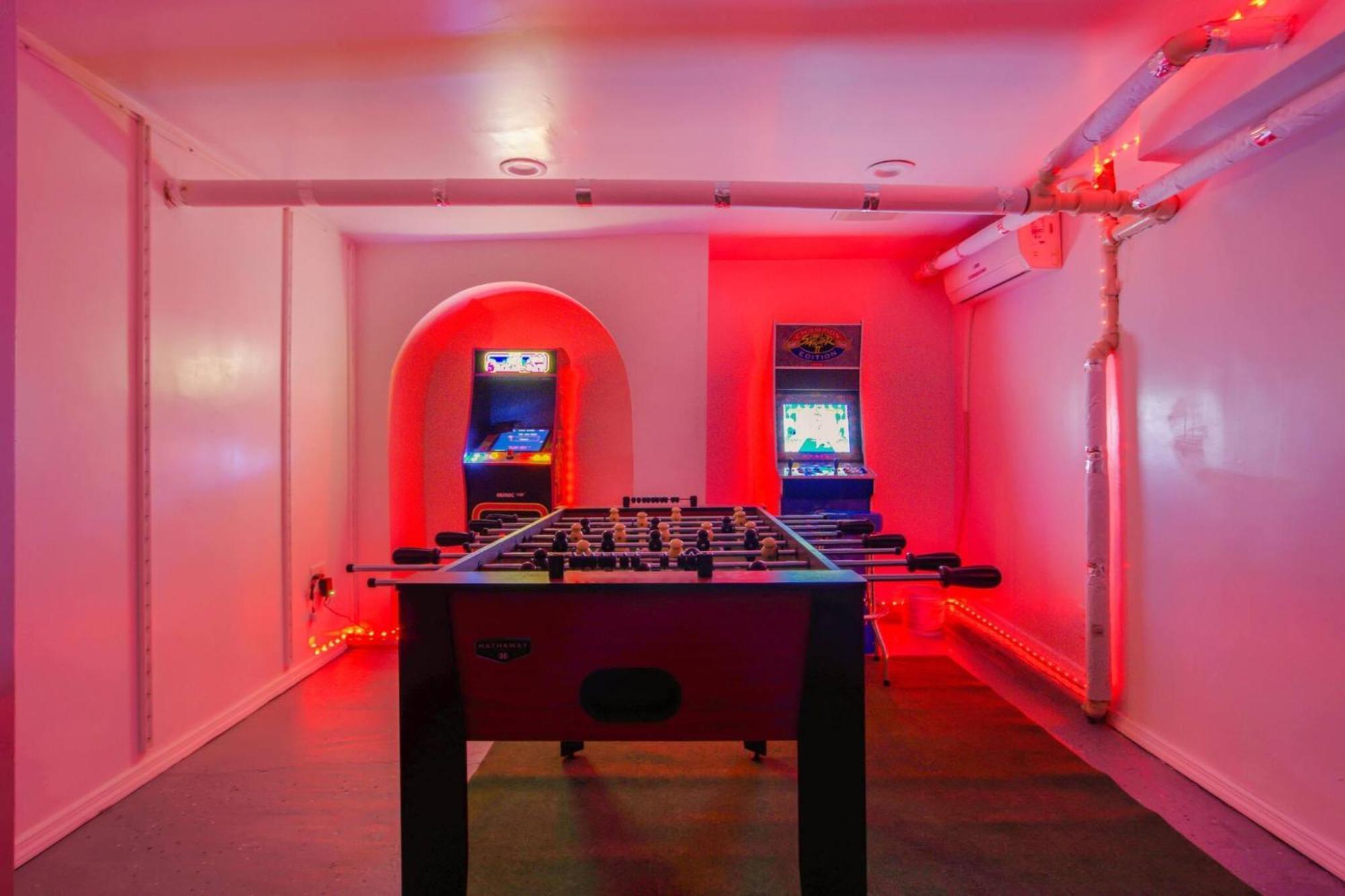 3Br Nyc Brownstone Game Room Backyard Patio Apartment New York