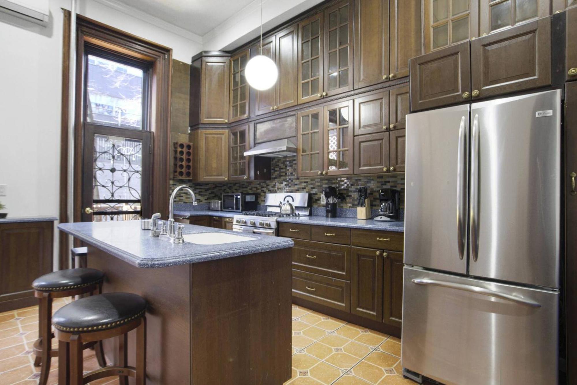 3br Nyc Brownstone Game Backyard Patio * New York
