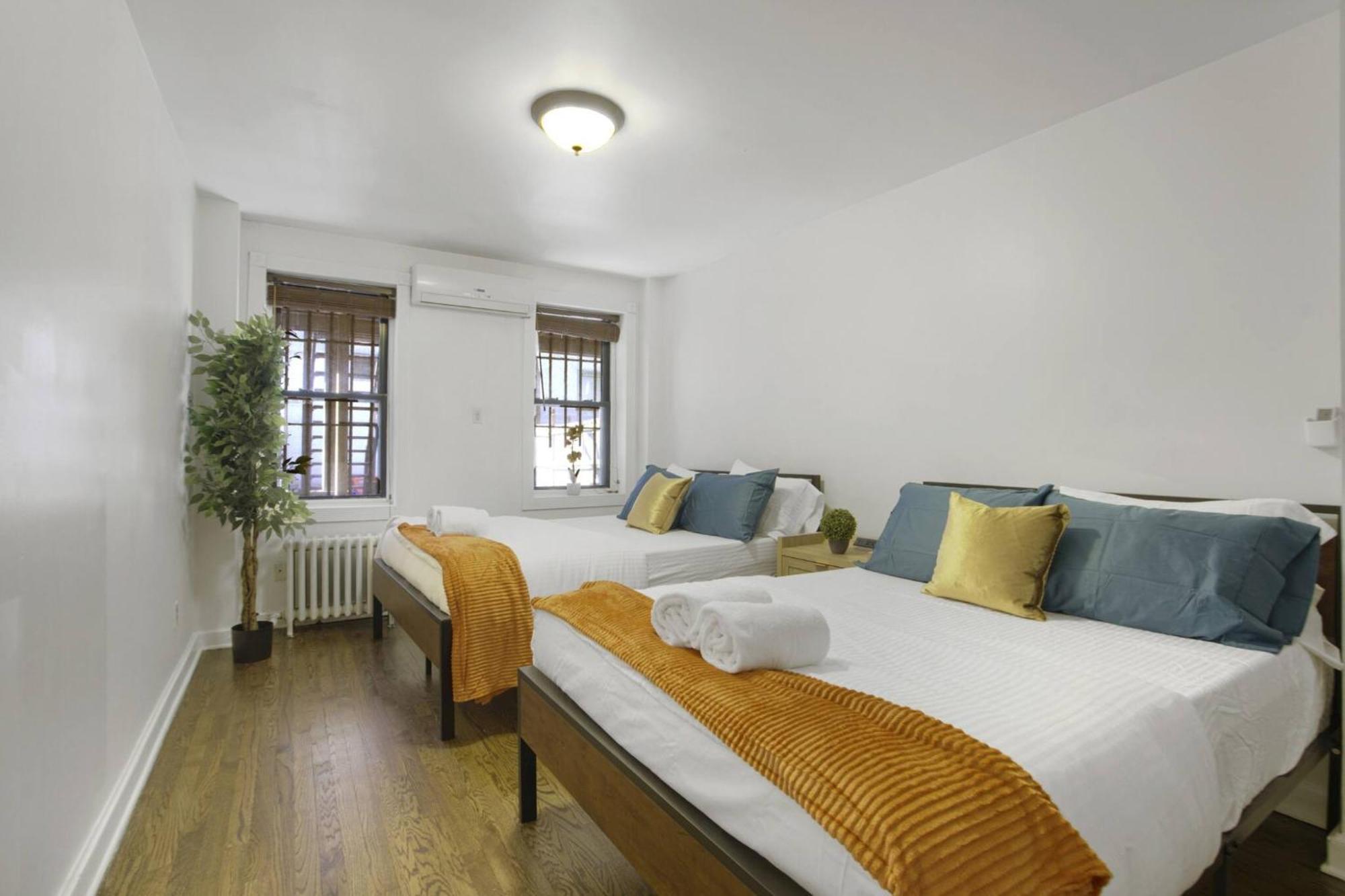 3Br Nyc Brownstone Game Room Backyard Patio