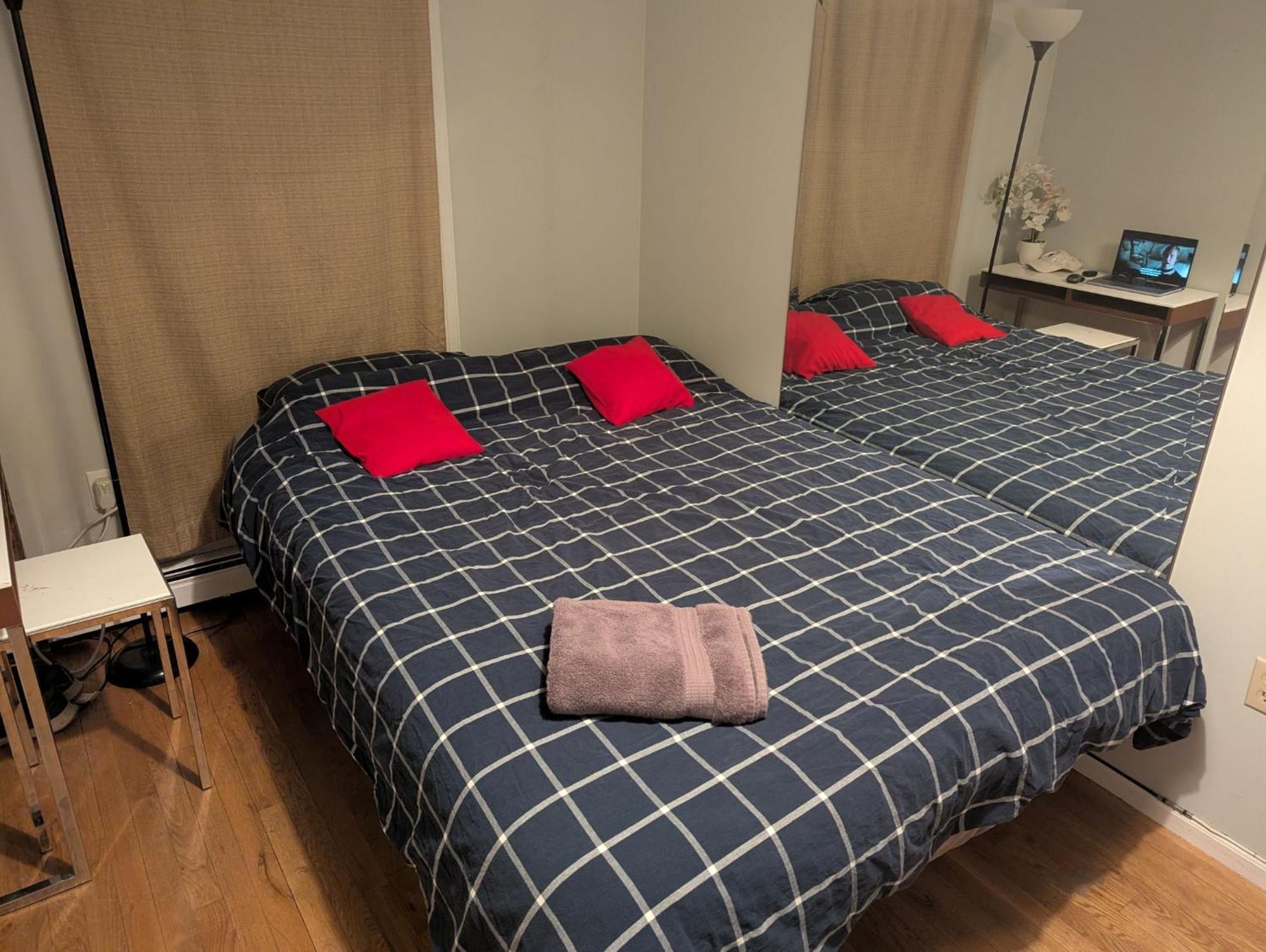 Apartment & Play Red Adult In Williamsburg