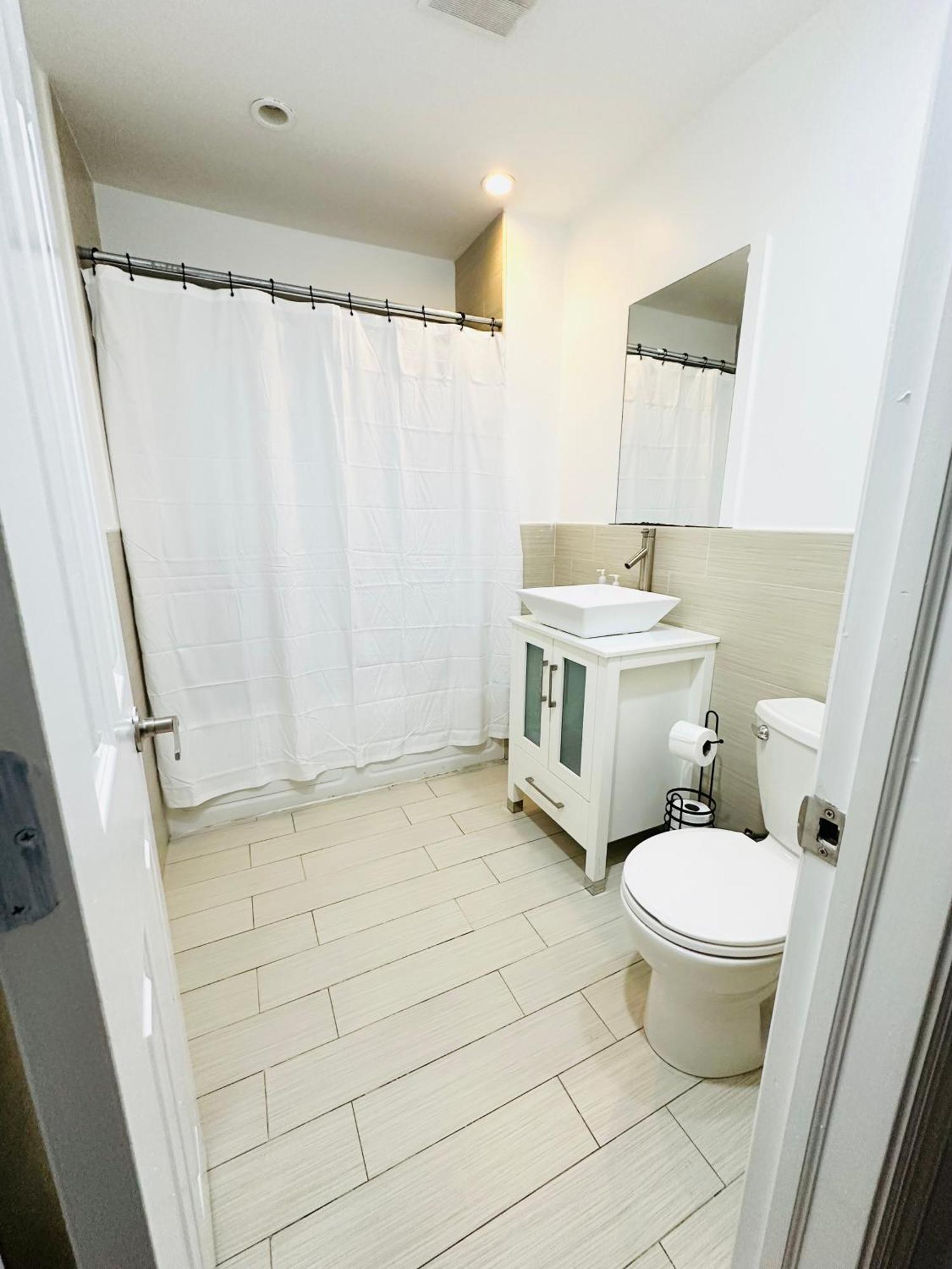 Apartment Modern Comfort 2br Haven Shared With The Host