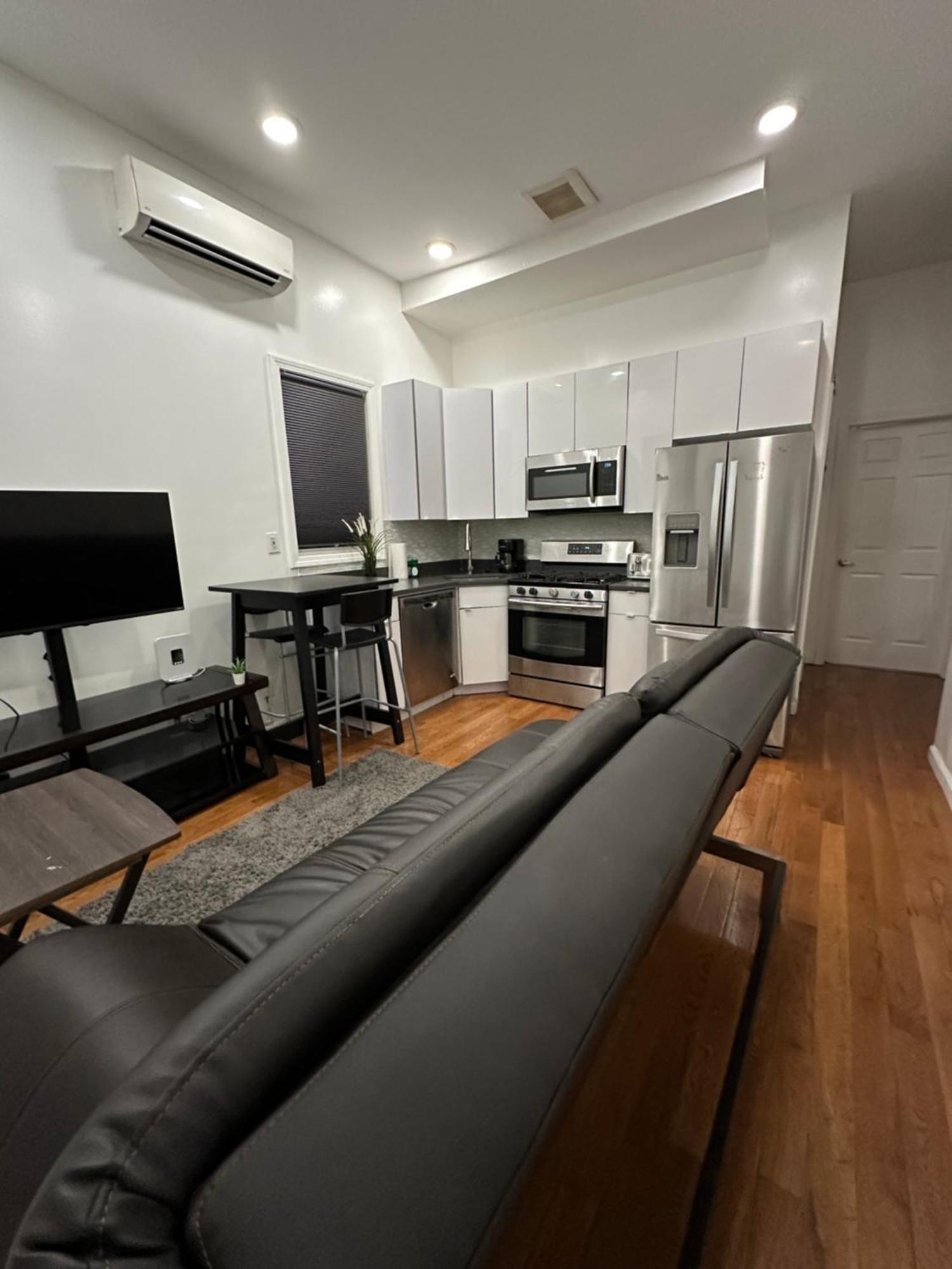 Apartment Modern Comfort 2br Haven Shared With The Host New York