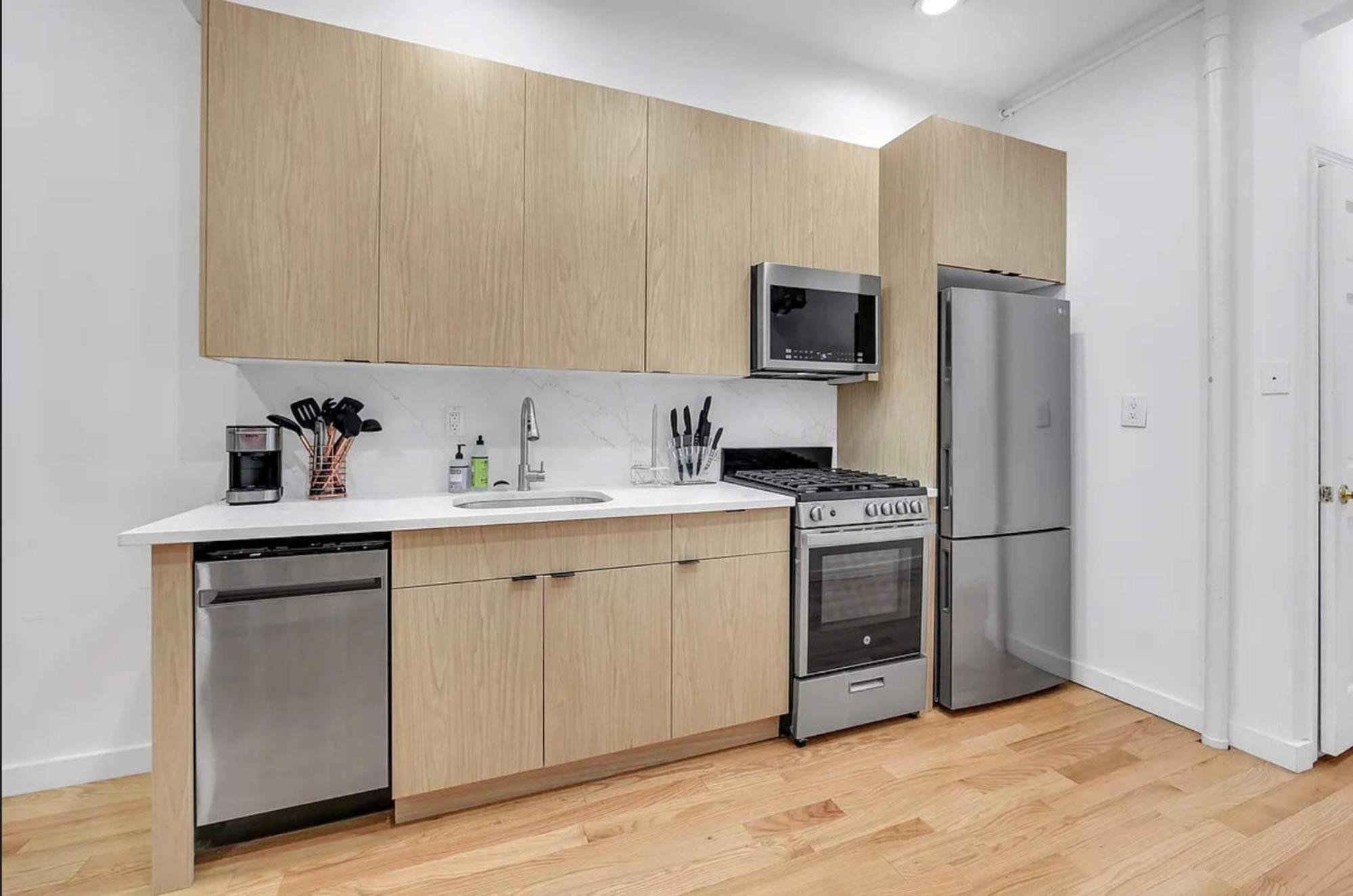 51-1a Renovated 3br 2bath Prime Soho
