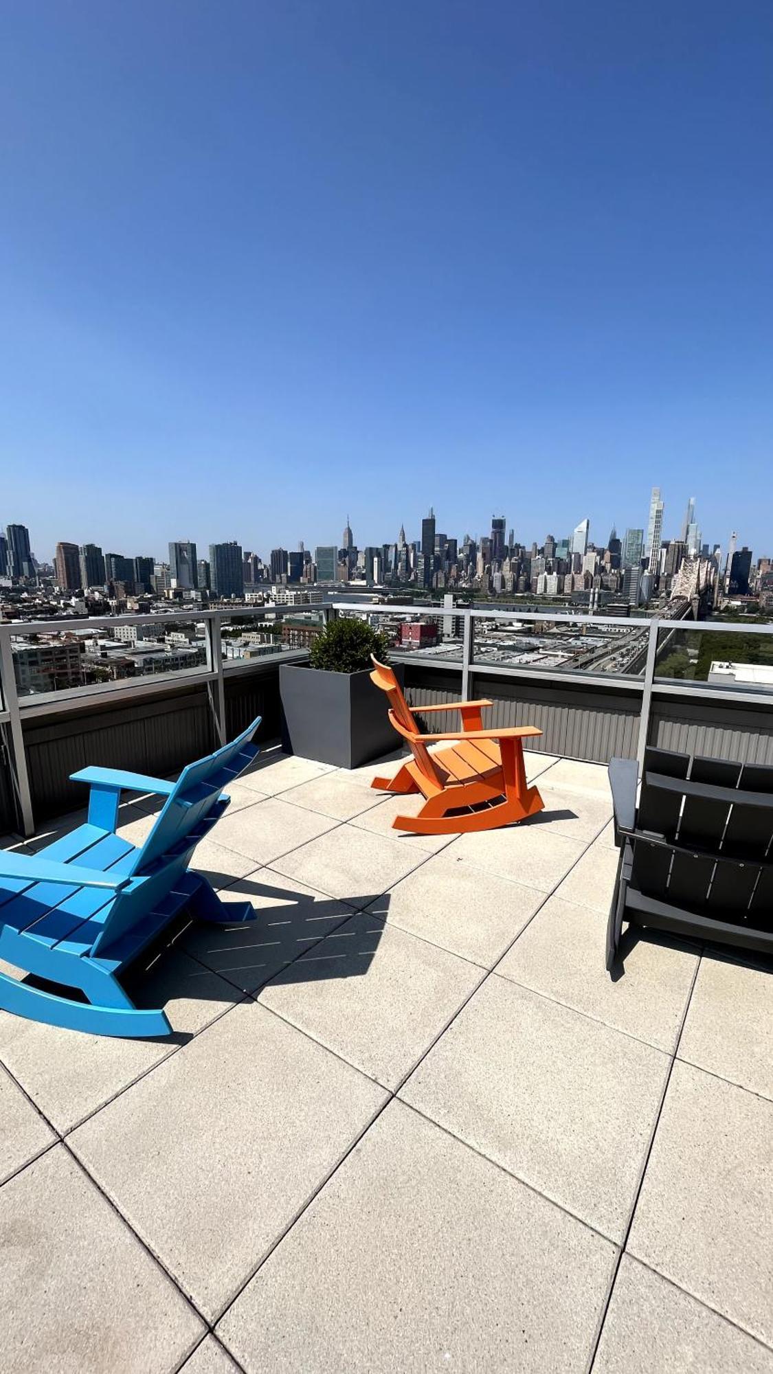 Beautiful Luxury Fantastic Manhattan Skyline View One Bedroom Apartment *