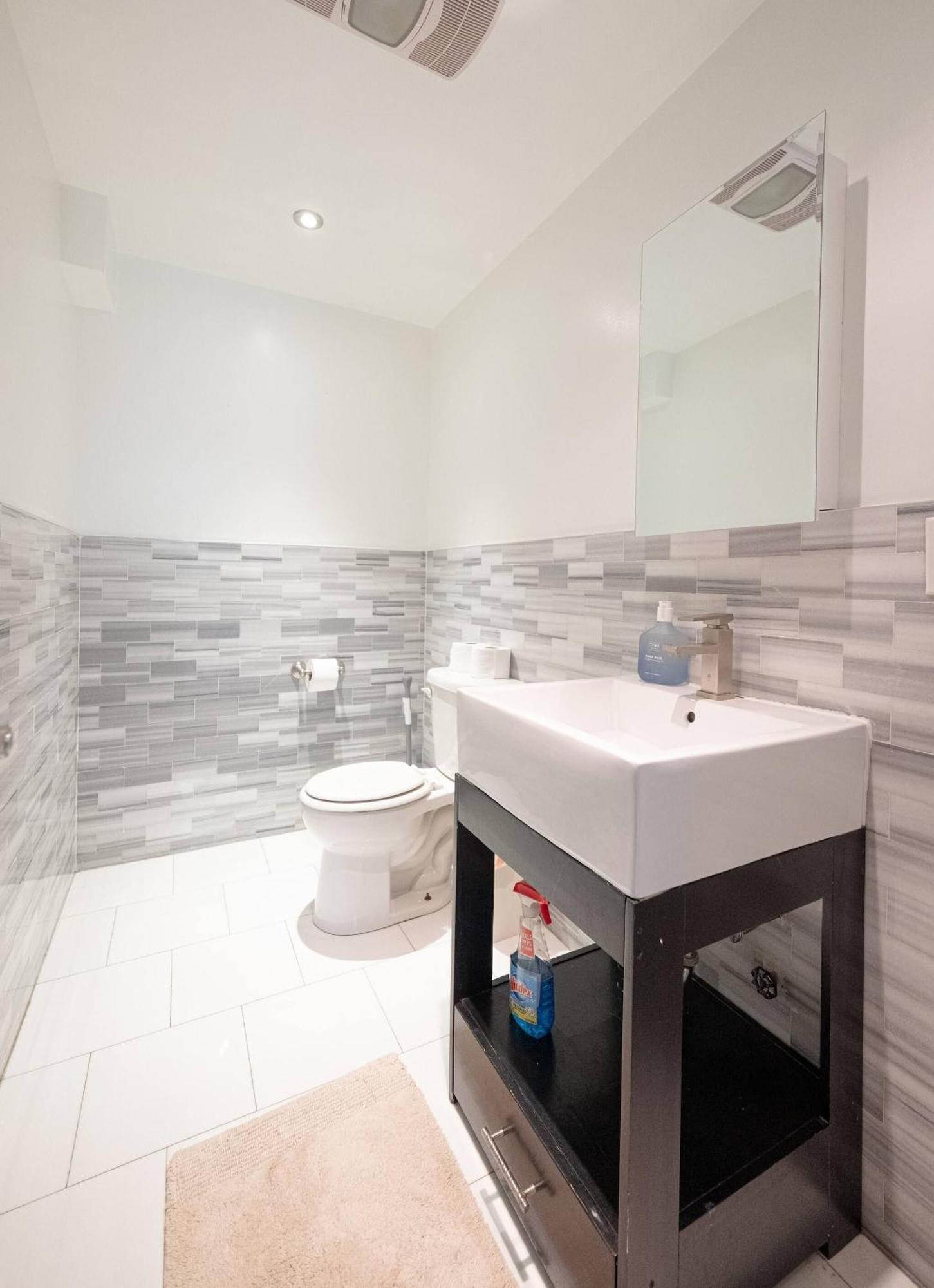 Spacious 4br 2ba Duplex With Private Patio Wd Apartment New York