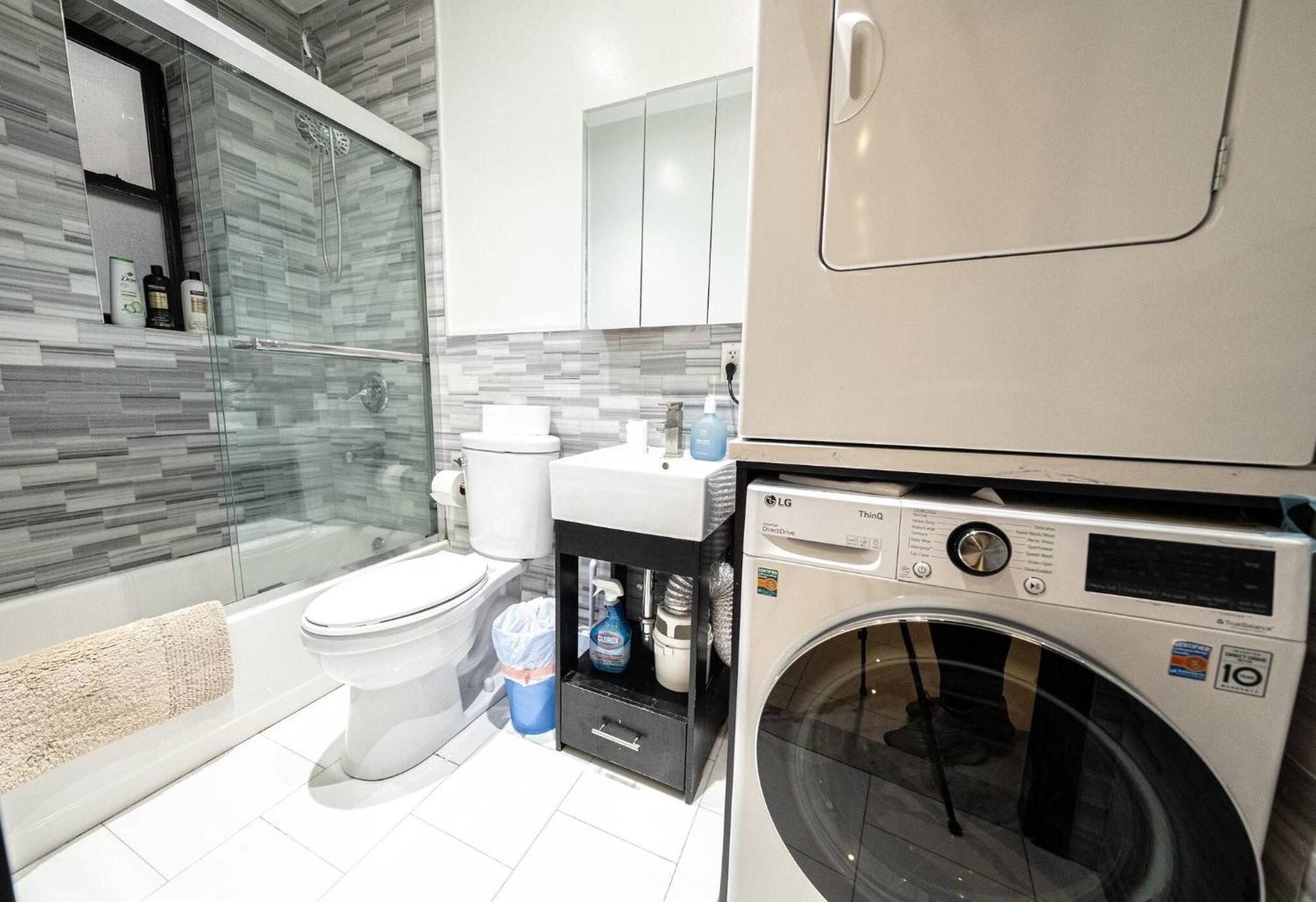 Spacious 4br 2ba Duplex With Private Patio Wd Apartment *