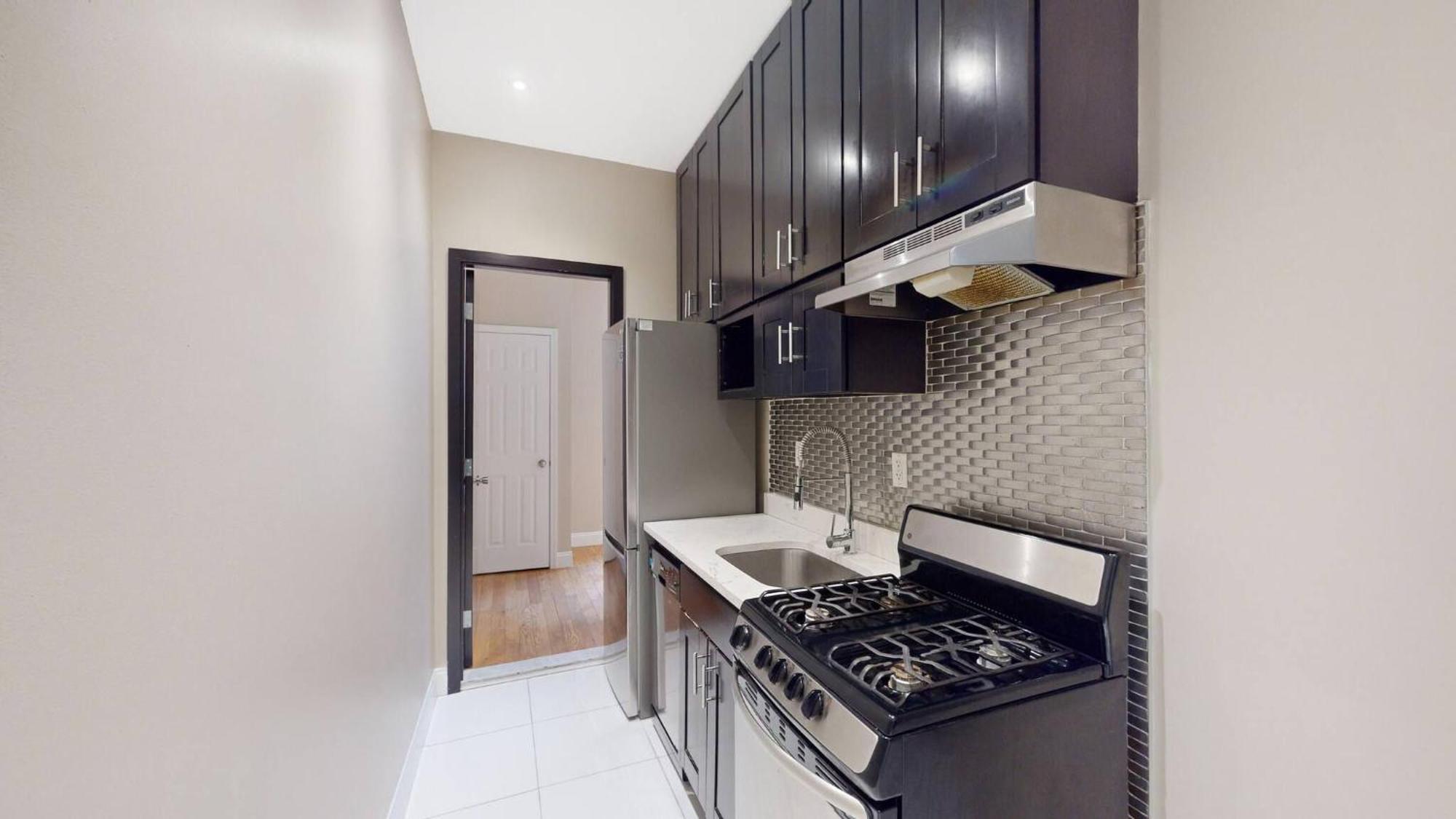 Spacious 4br 2ba Duplex With Private Patio Wd