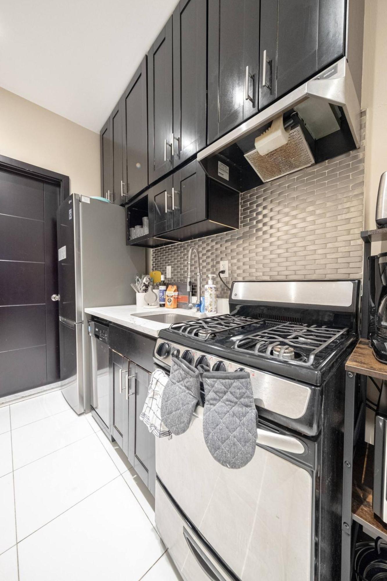 Apartment Spacious 4br 2ba Duplex With Private Patio Wd *