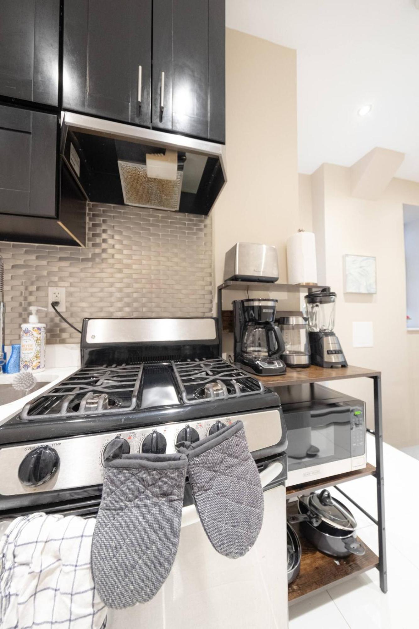 Spacious 4br 2ba Duplex With Private Patio Wd Apartment New York