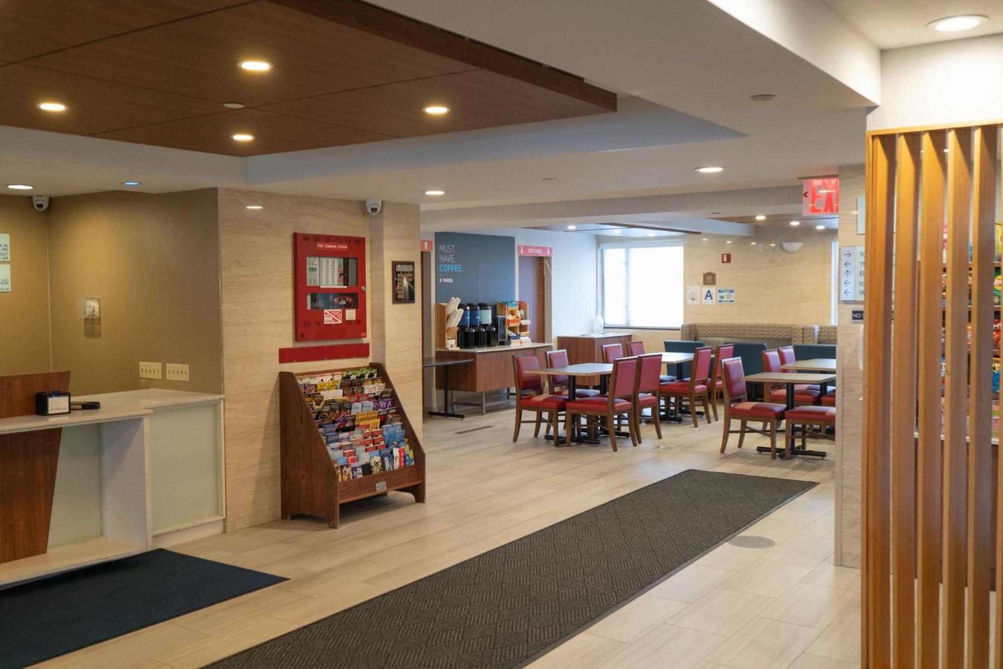 Hotel Express Maspeth By Ihg New York