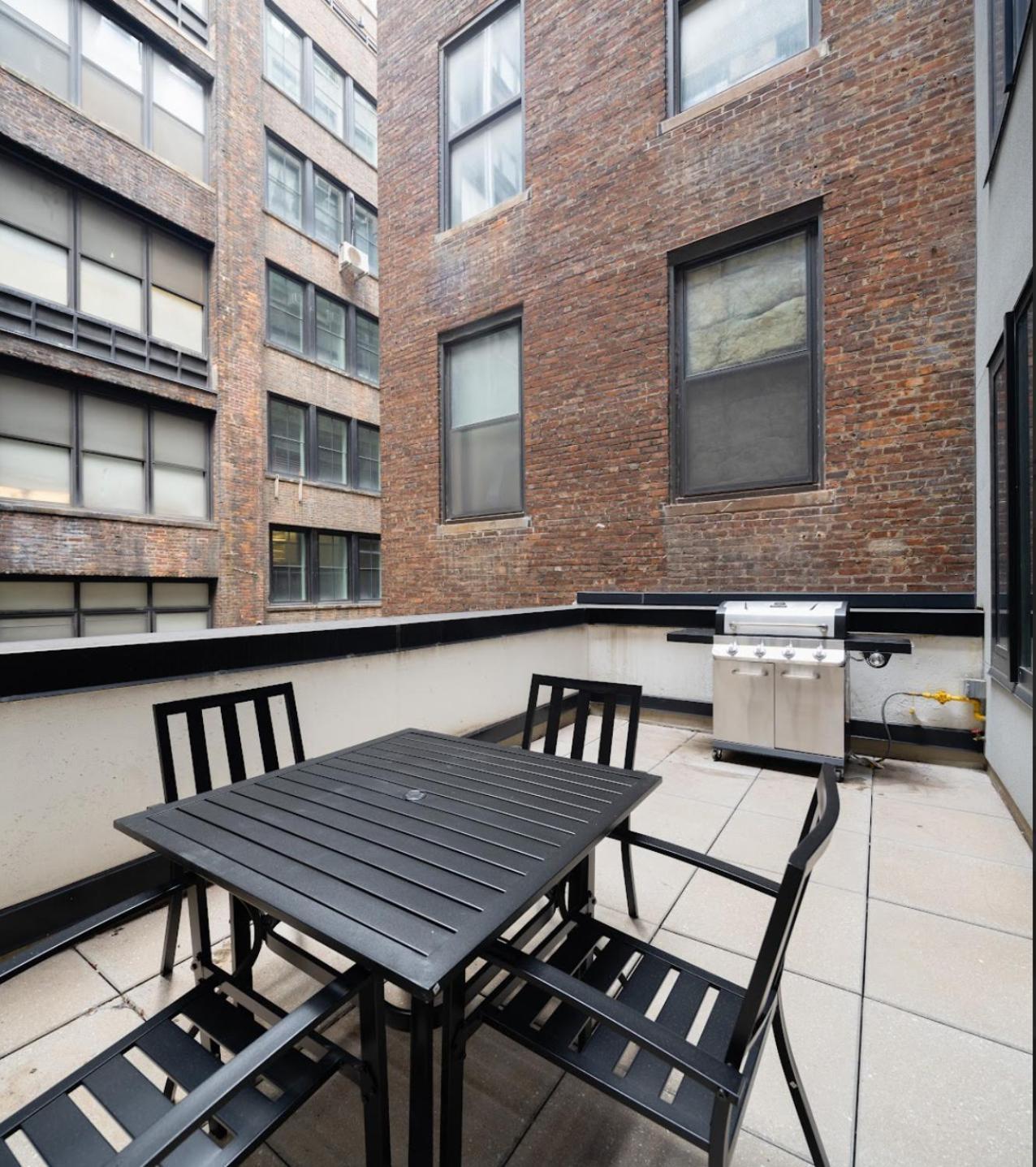 Apartment Stunning In Manhattan With Patio