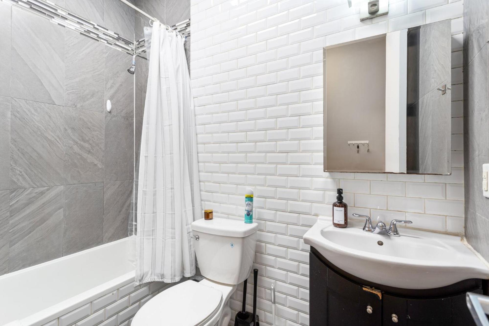 Apartment 5bd Duplex W Private Patio Bbq And Arcade Games New York