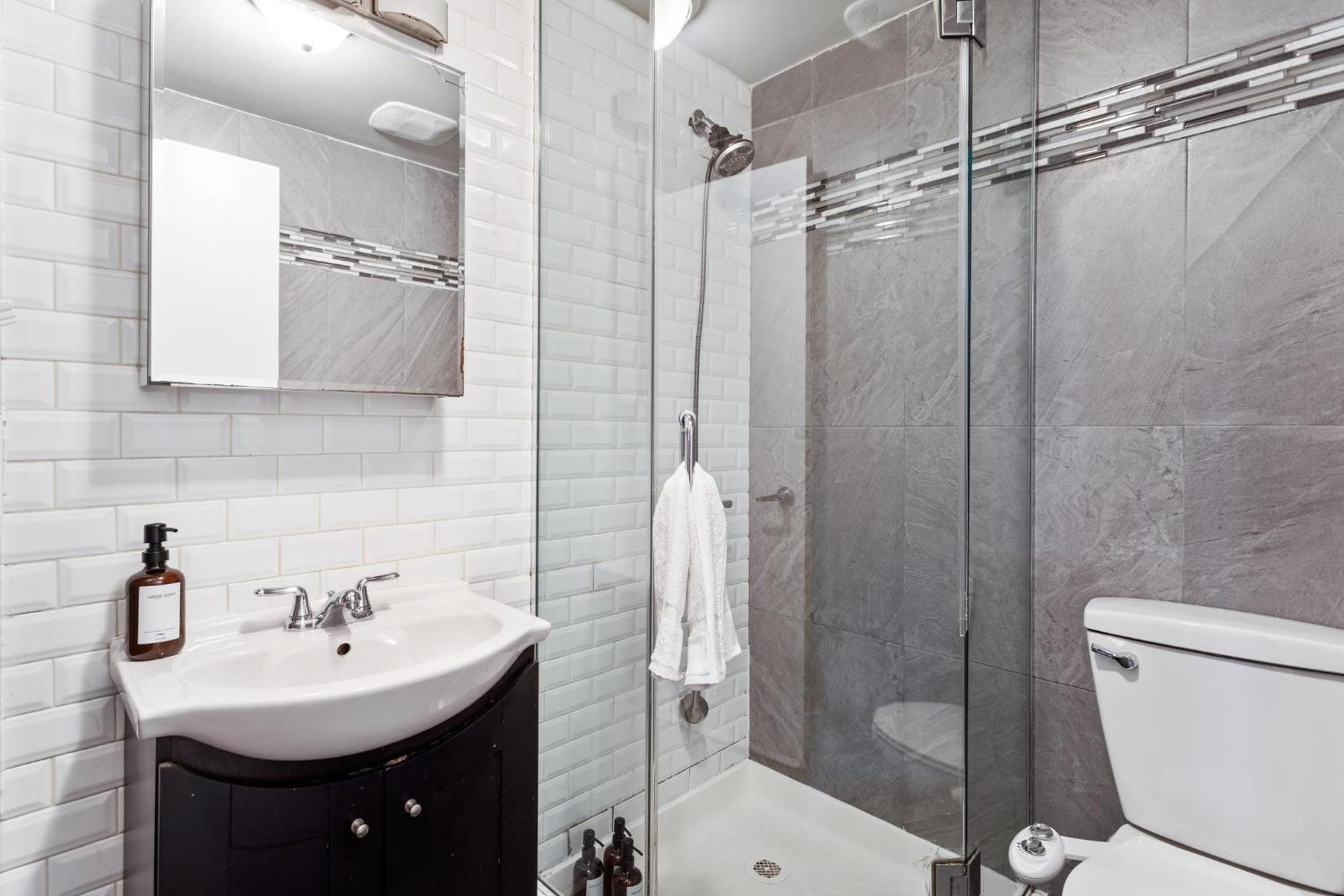 5bd Duplex W Private Patio Bbq And Arcade Games *