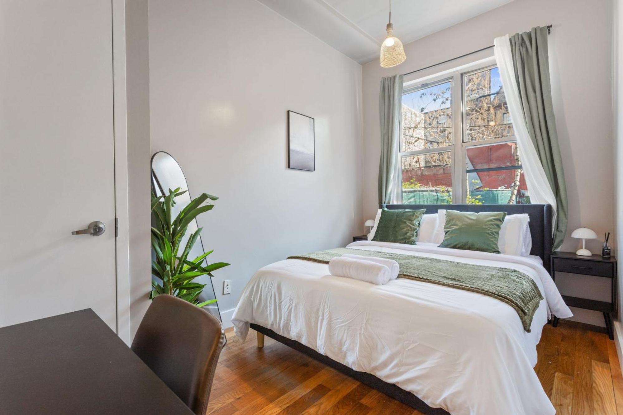 5bd Duplex W Private Patio Bbq And Arcade Games New York