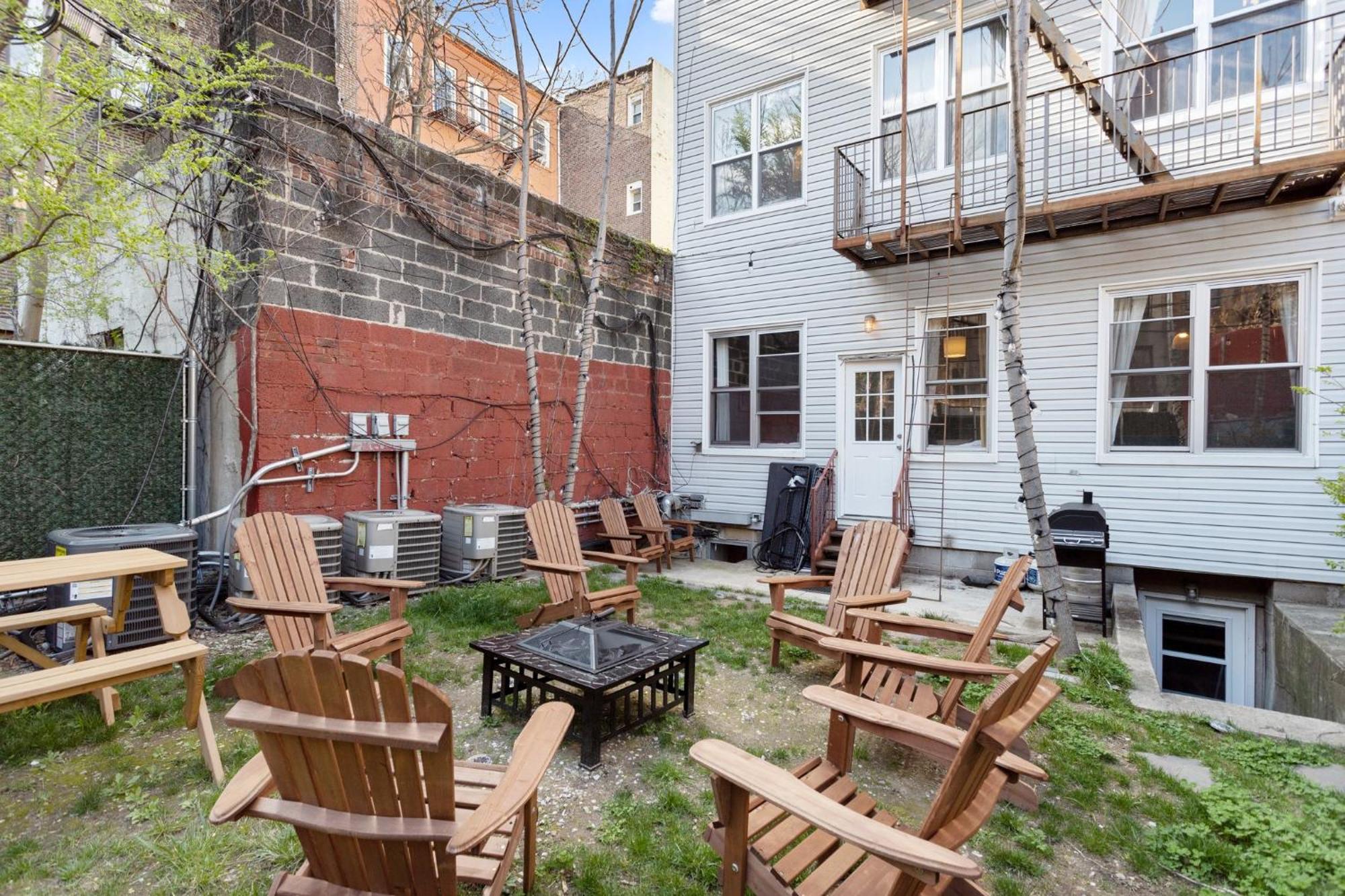 Apartment 5bd Duplex W Private Patio Bbq And Arcade Games *