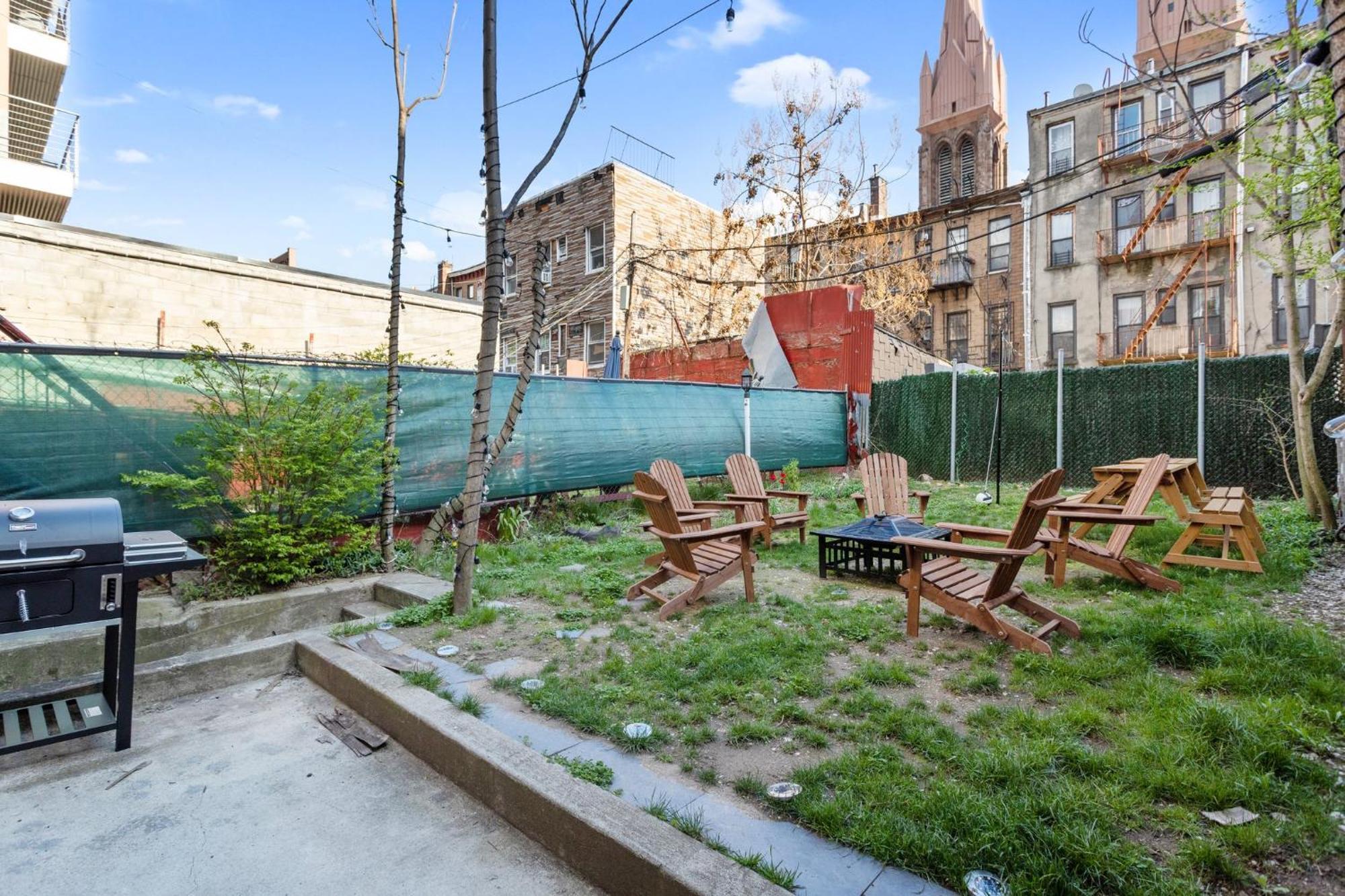 Apartment 5bd Duplex W Private Patio Bbq And Arcade Games New York