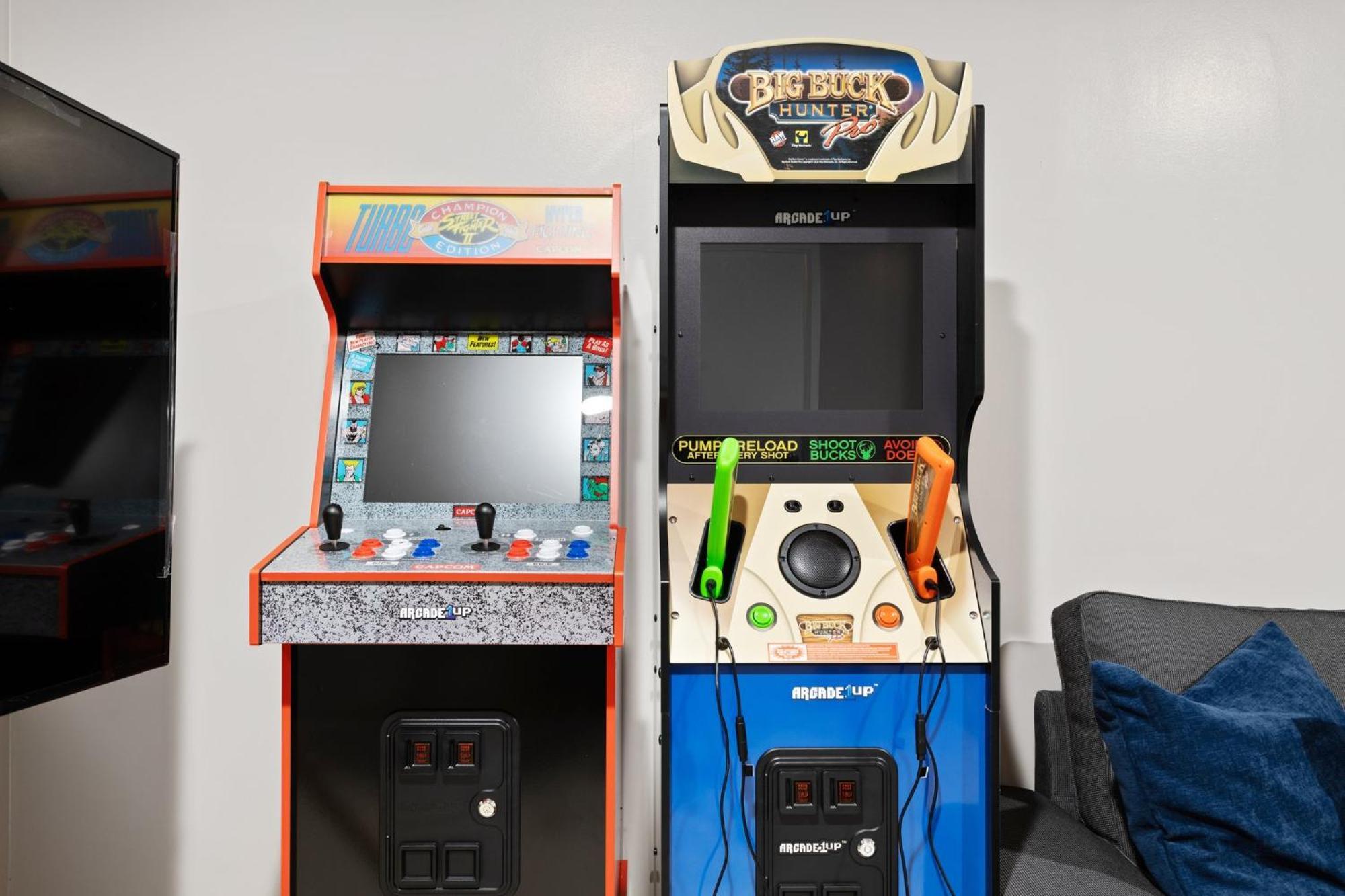 5bd Duplex W Private Patio Bbq And Arcade Games *