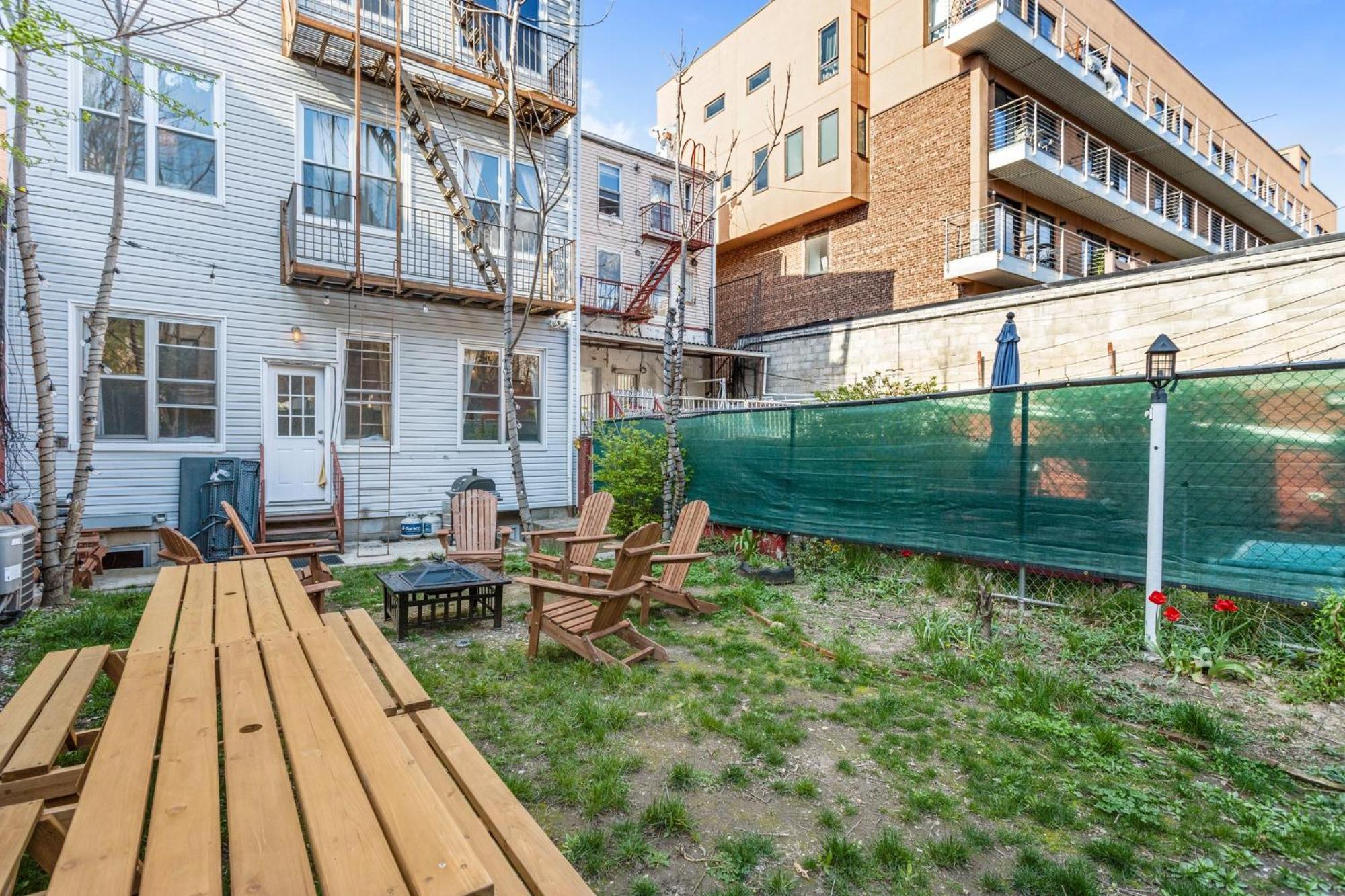 5bd Duplex W Private Patio Bbq And Arcade Games New York