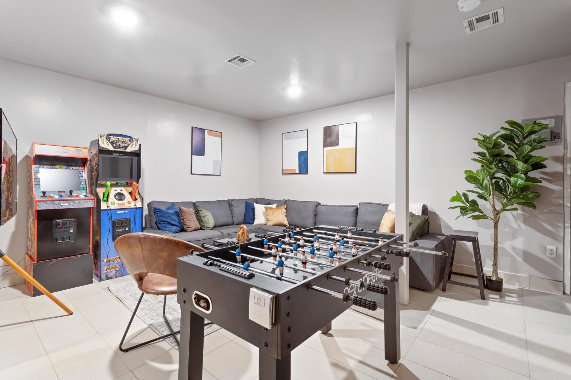 5bd Duplex W Private Patio Bbq And Arcade Games