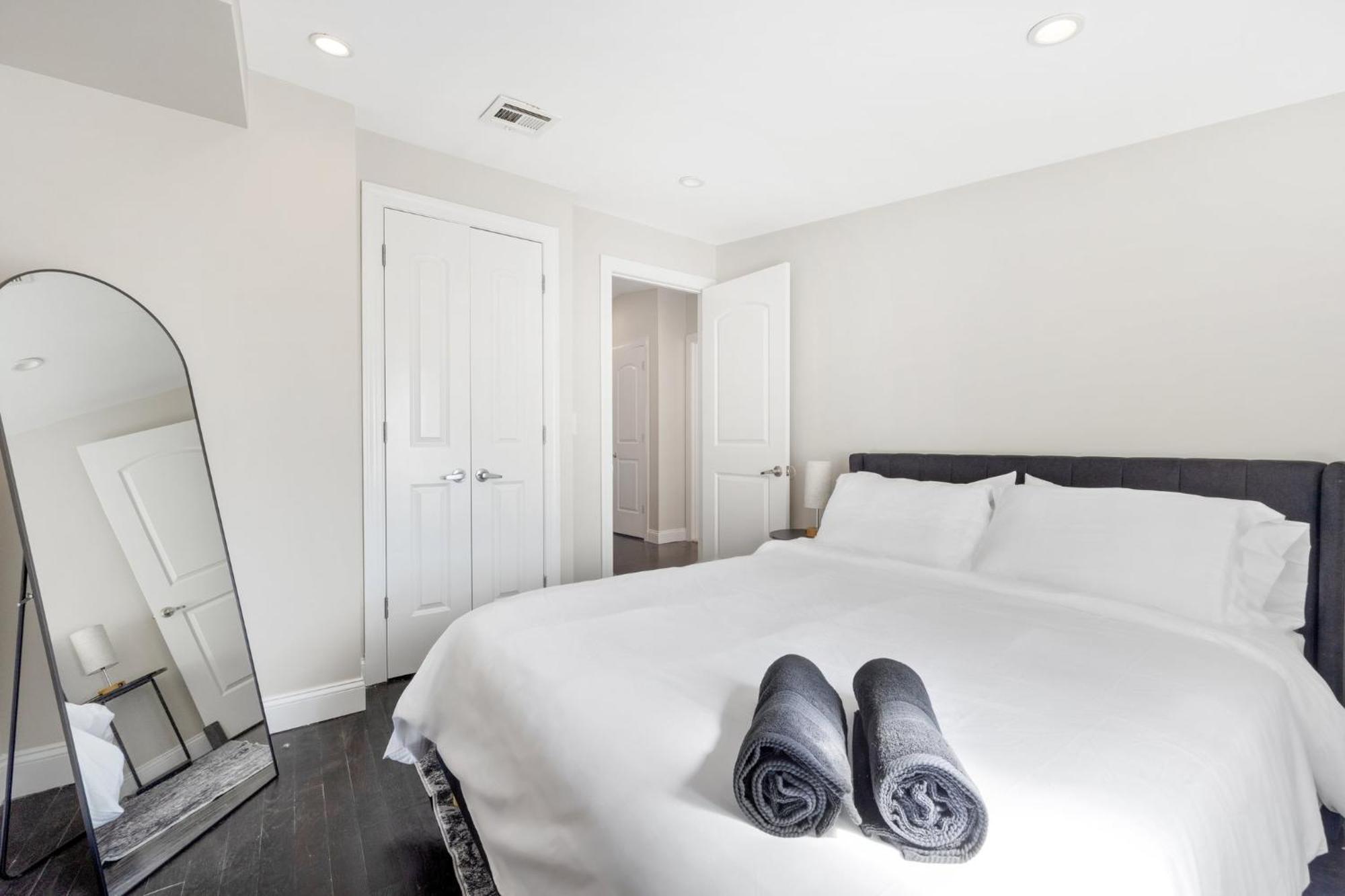 Biggest Duplex 6bd In Bushwick For 16 Guests *