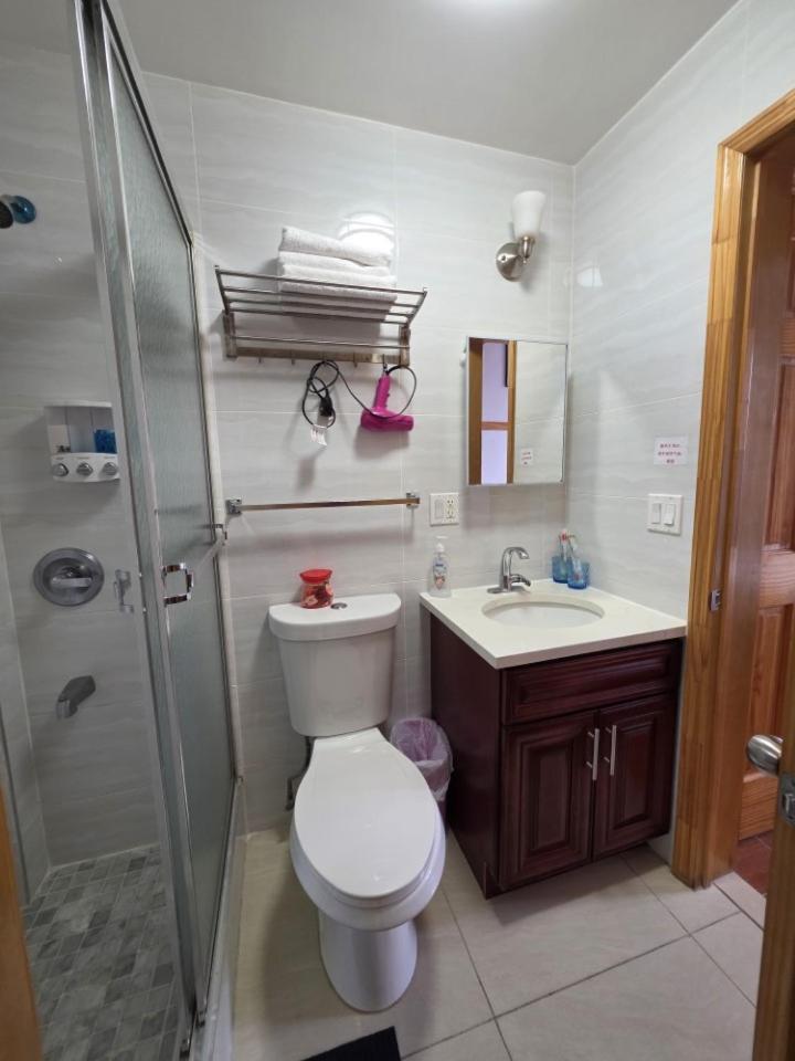 Cozy In Brooklyn With Amazing Food