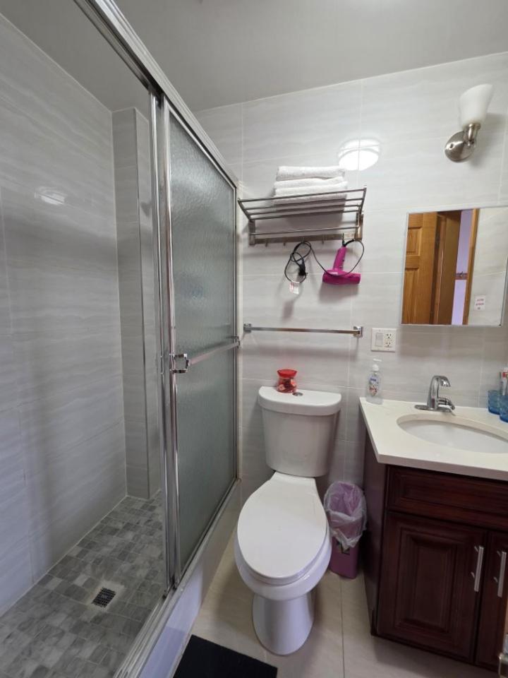 Cozy In Brooklyn With Amazing Food *