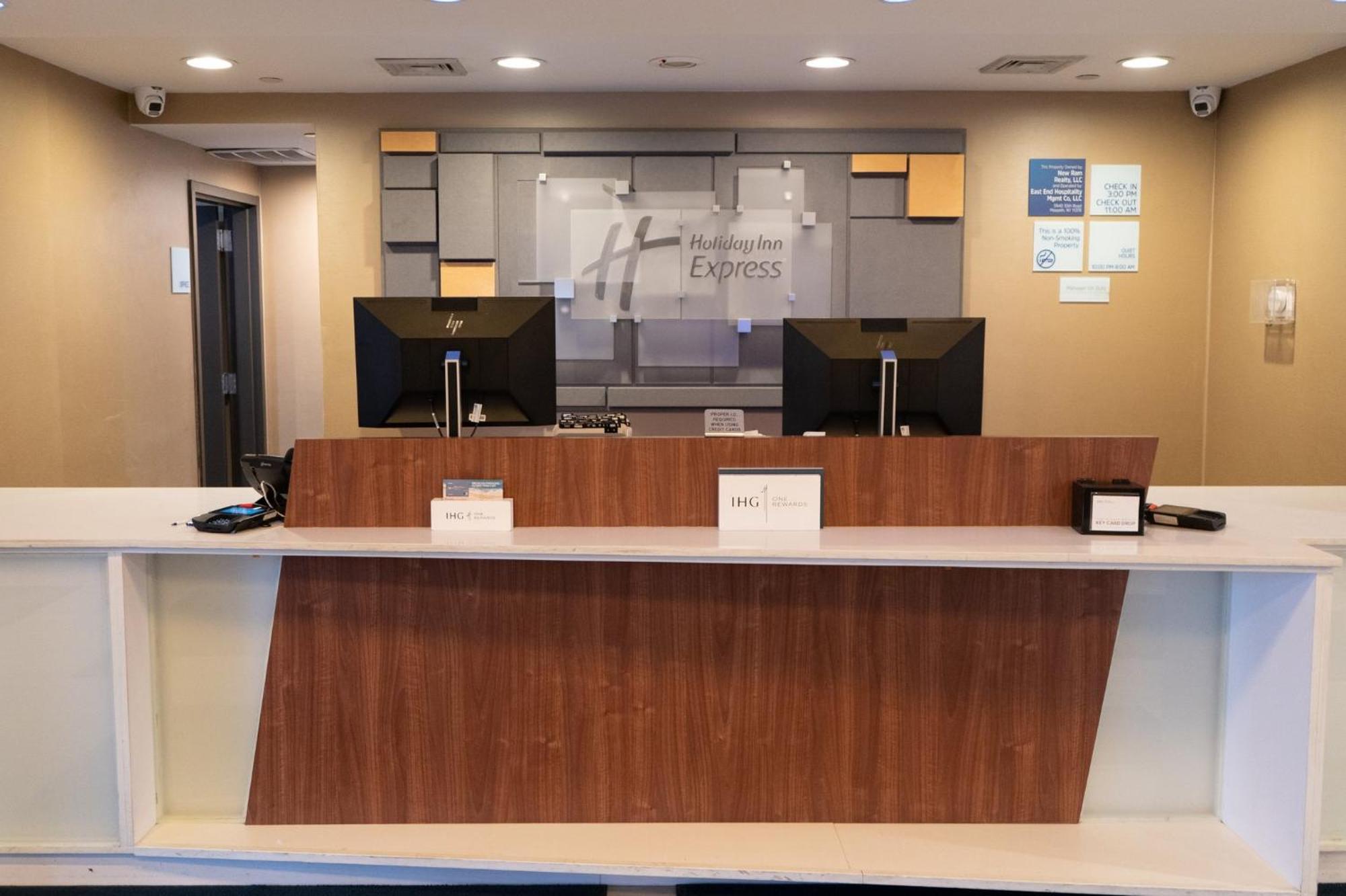 Express Maspeth By Ihg