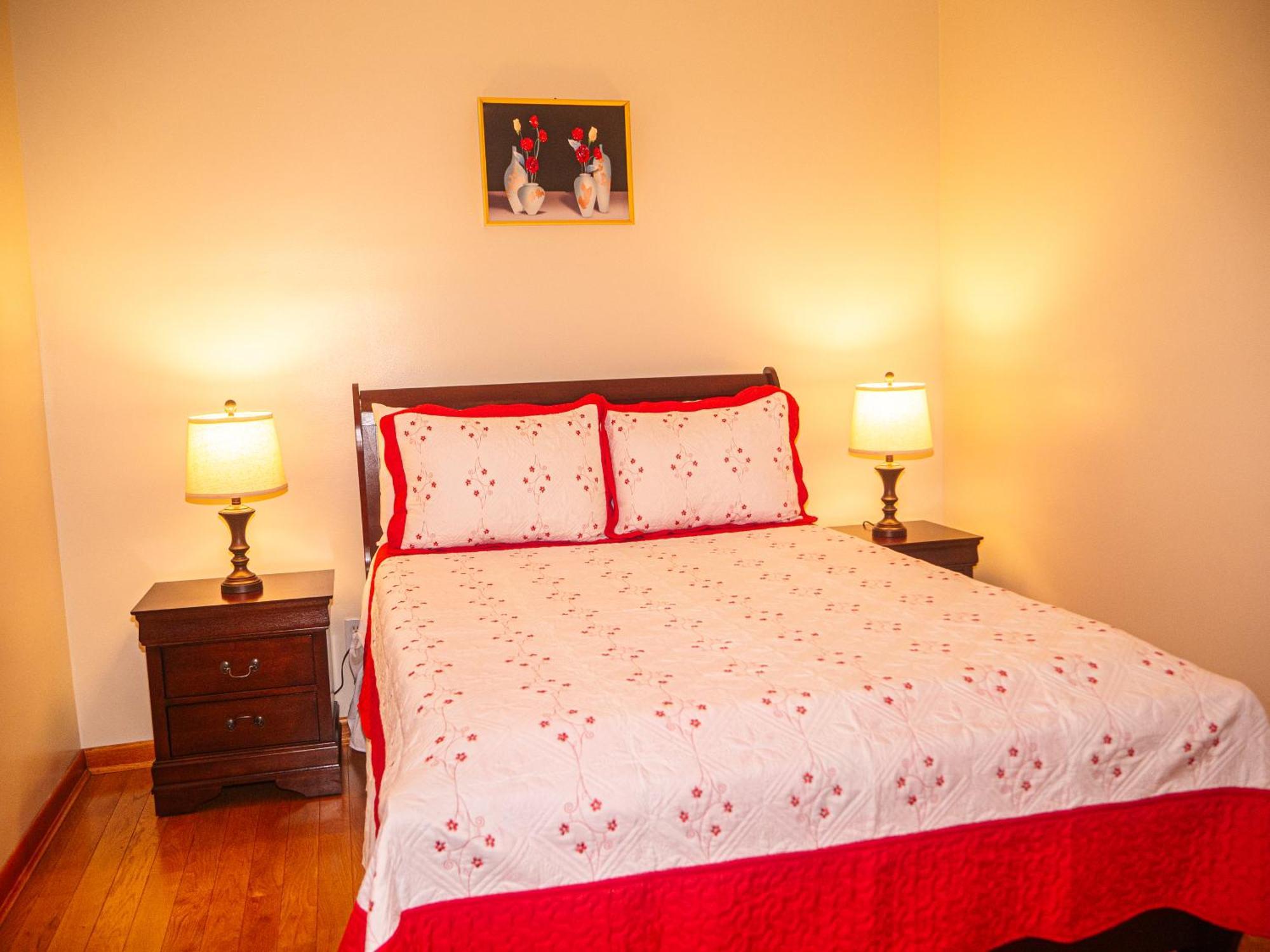 Apartment Immaculate Furnished 1-bedroom *