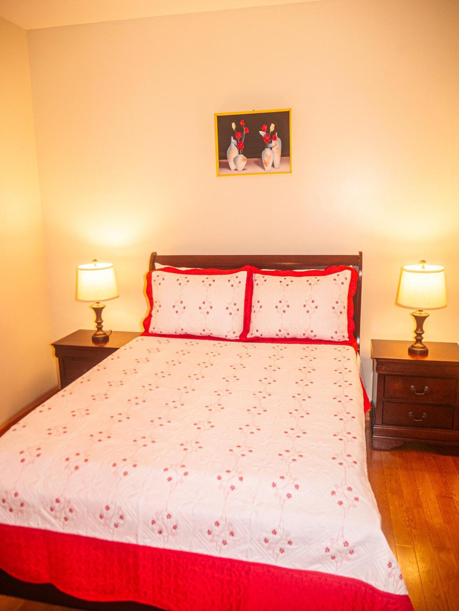 Apartment Immaculate Furnished 1-bedroom *