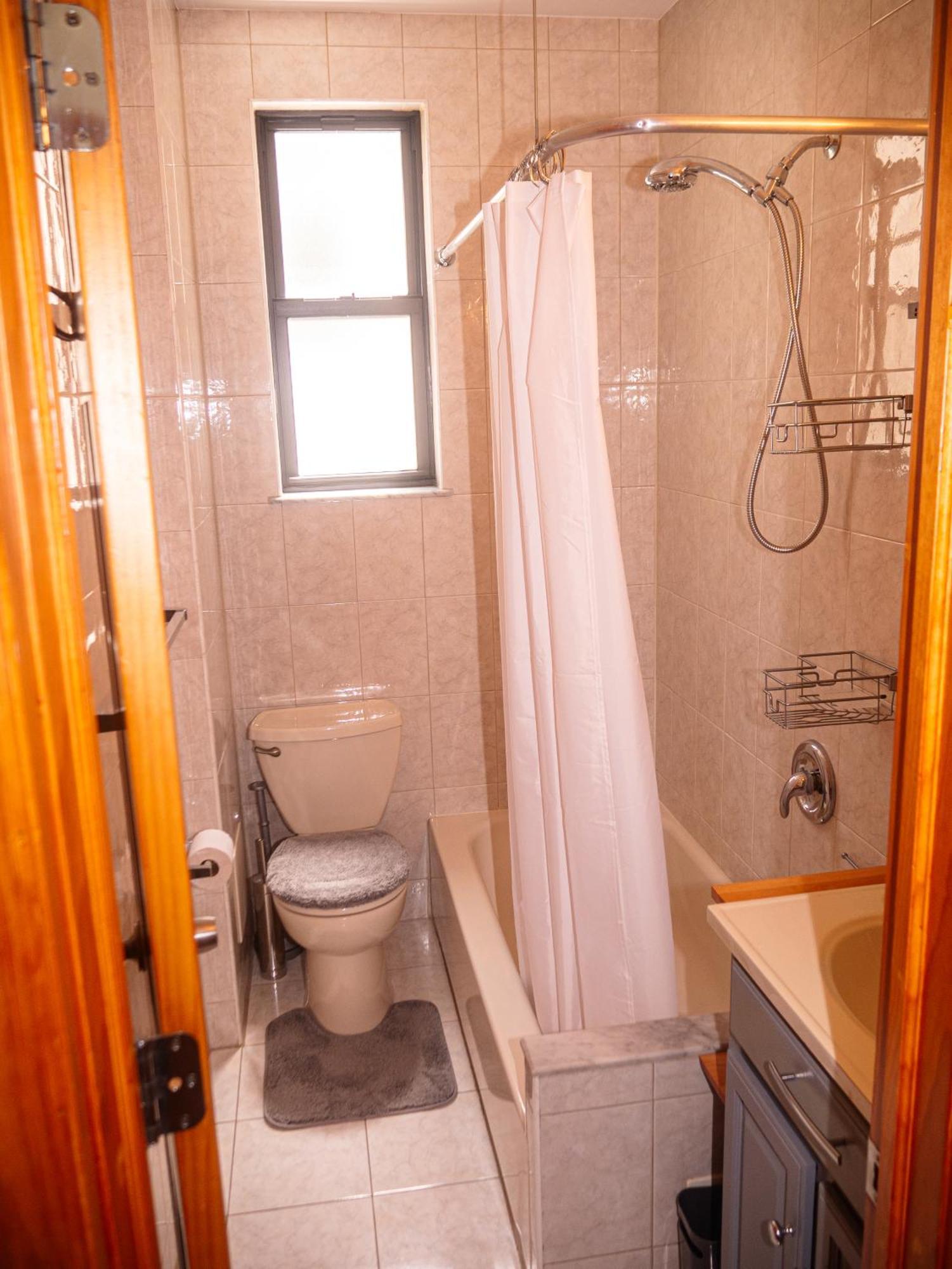 Apartment Immaculate Furnished 1-bedroom New York