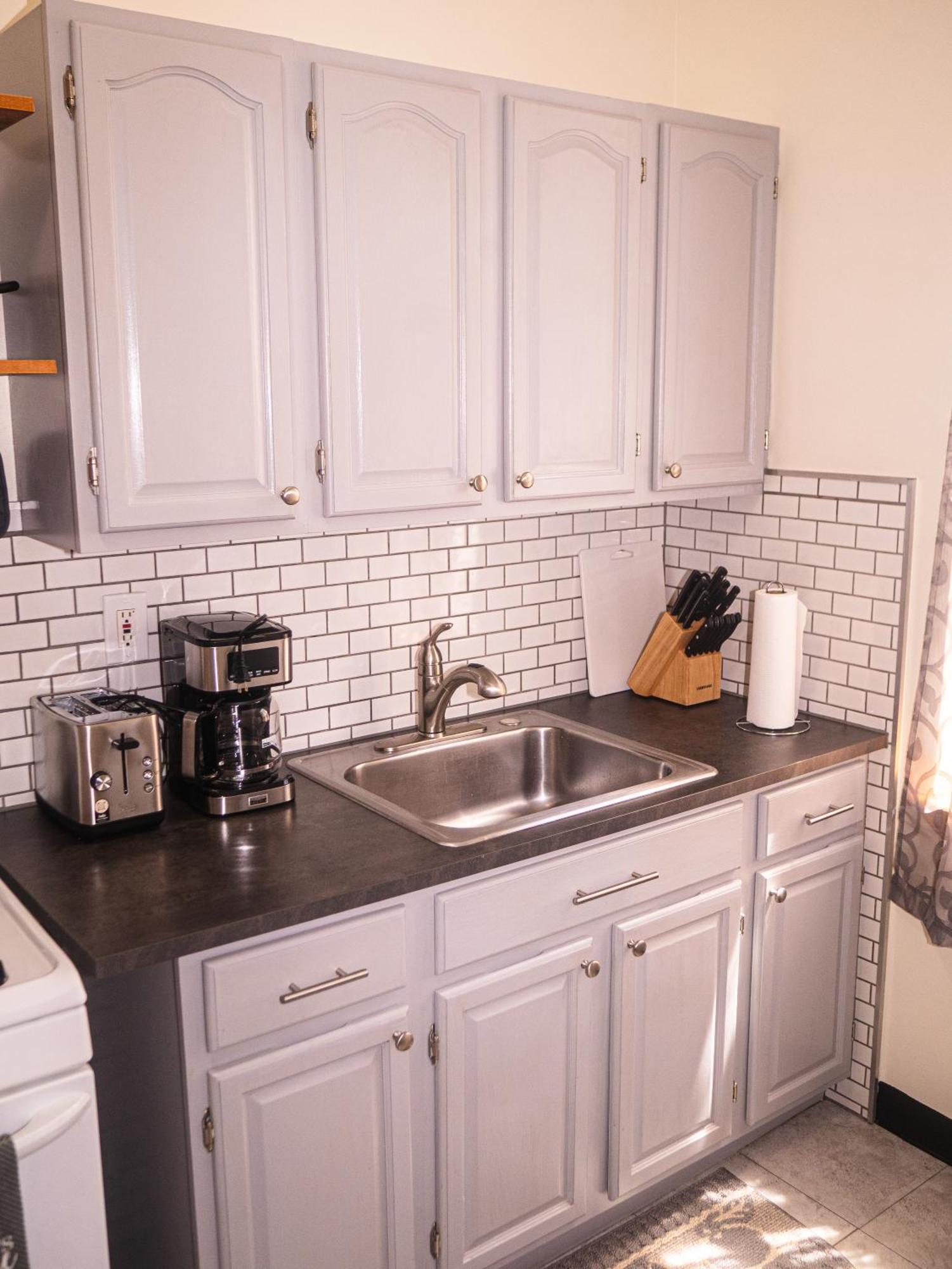 Apartment Immaculate Furnished 1-bedroom