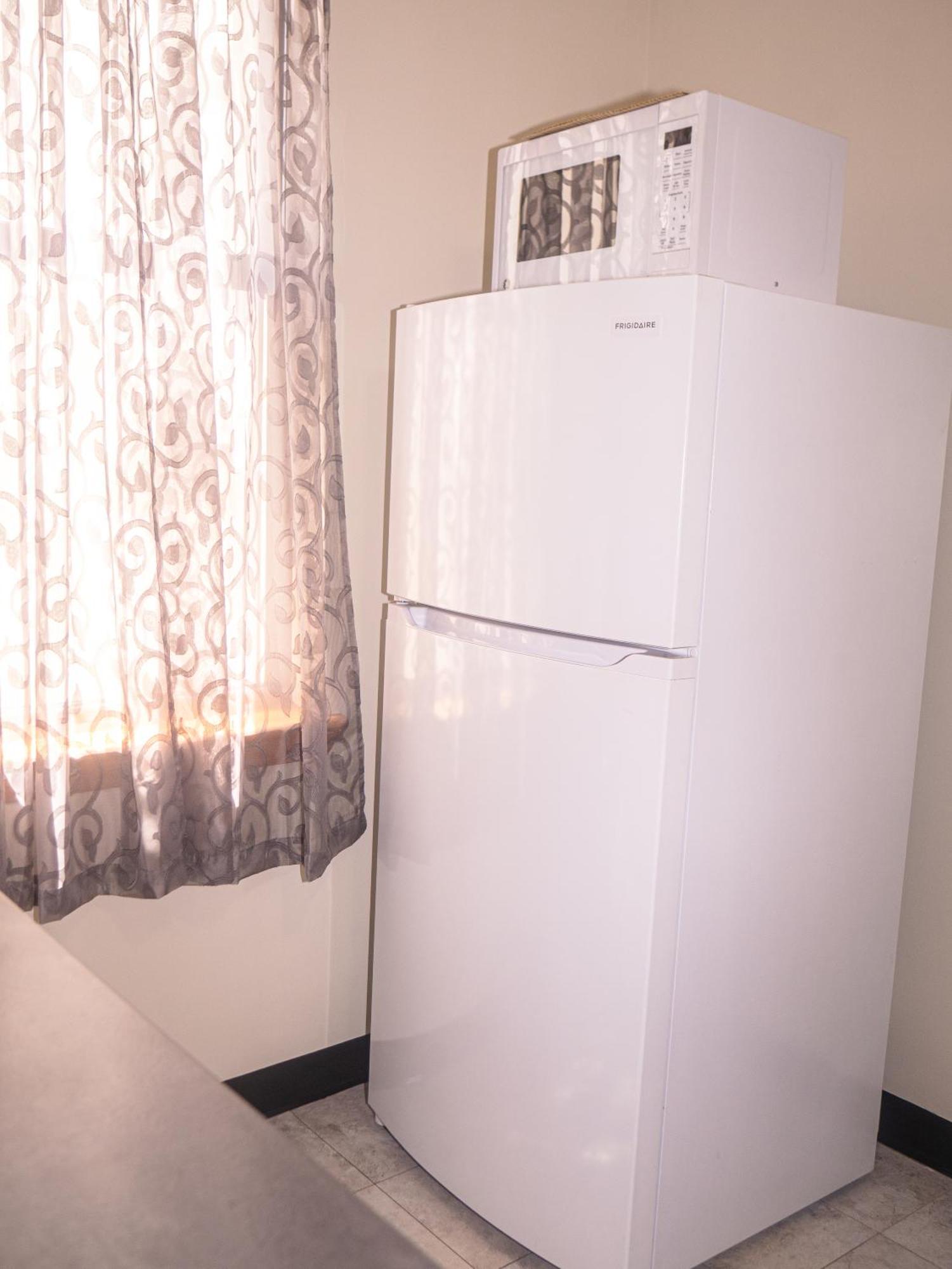 Apartment Immaculate Furnished 1-bedroom