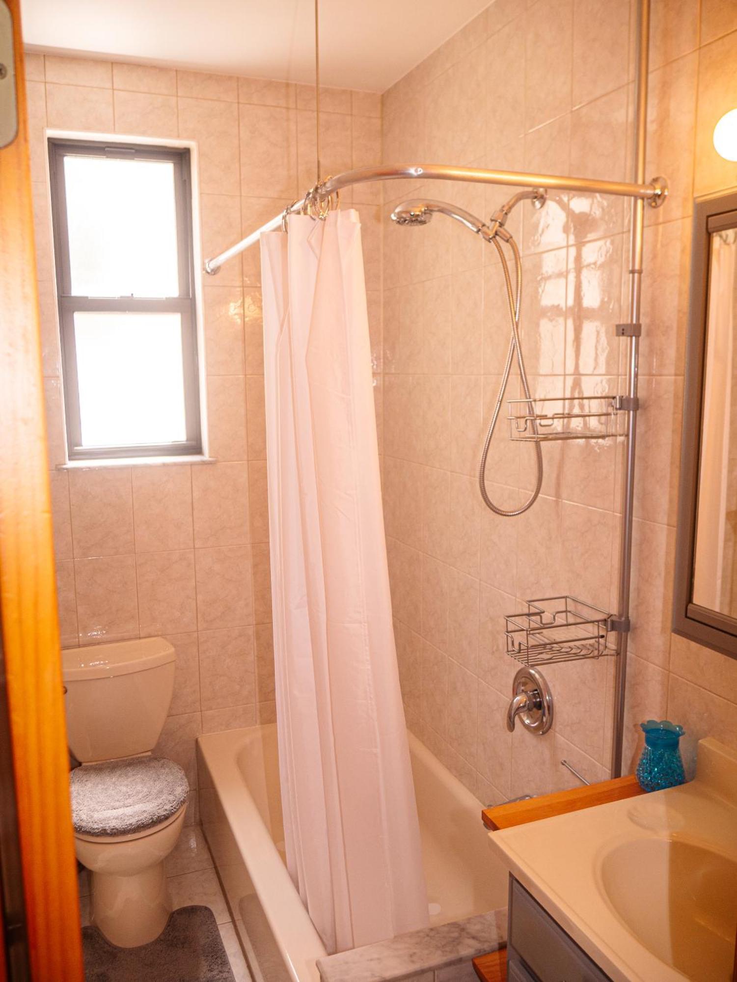 Apartment Immaculate Furnished 1-bedroom New York