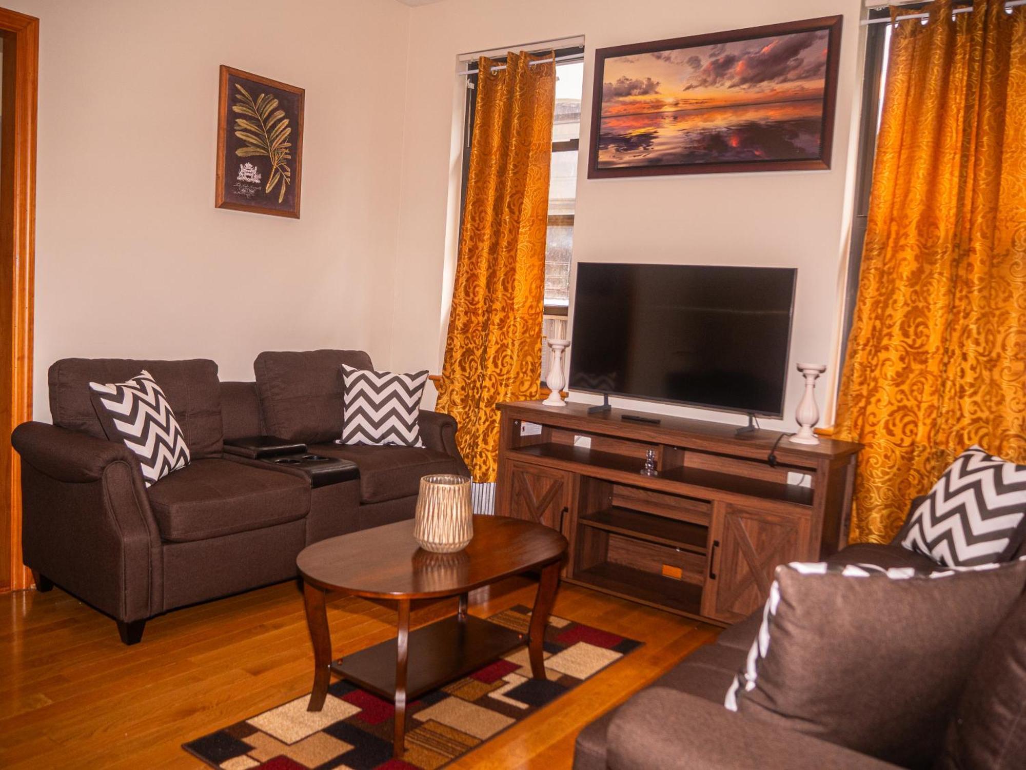 Apartment Immaculate Furnished 1-bedroom *