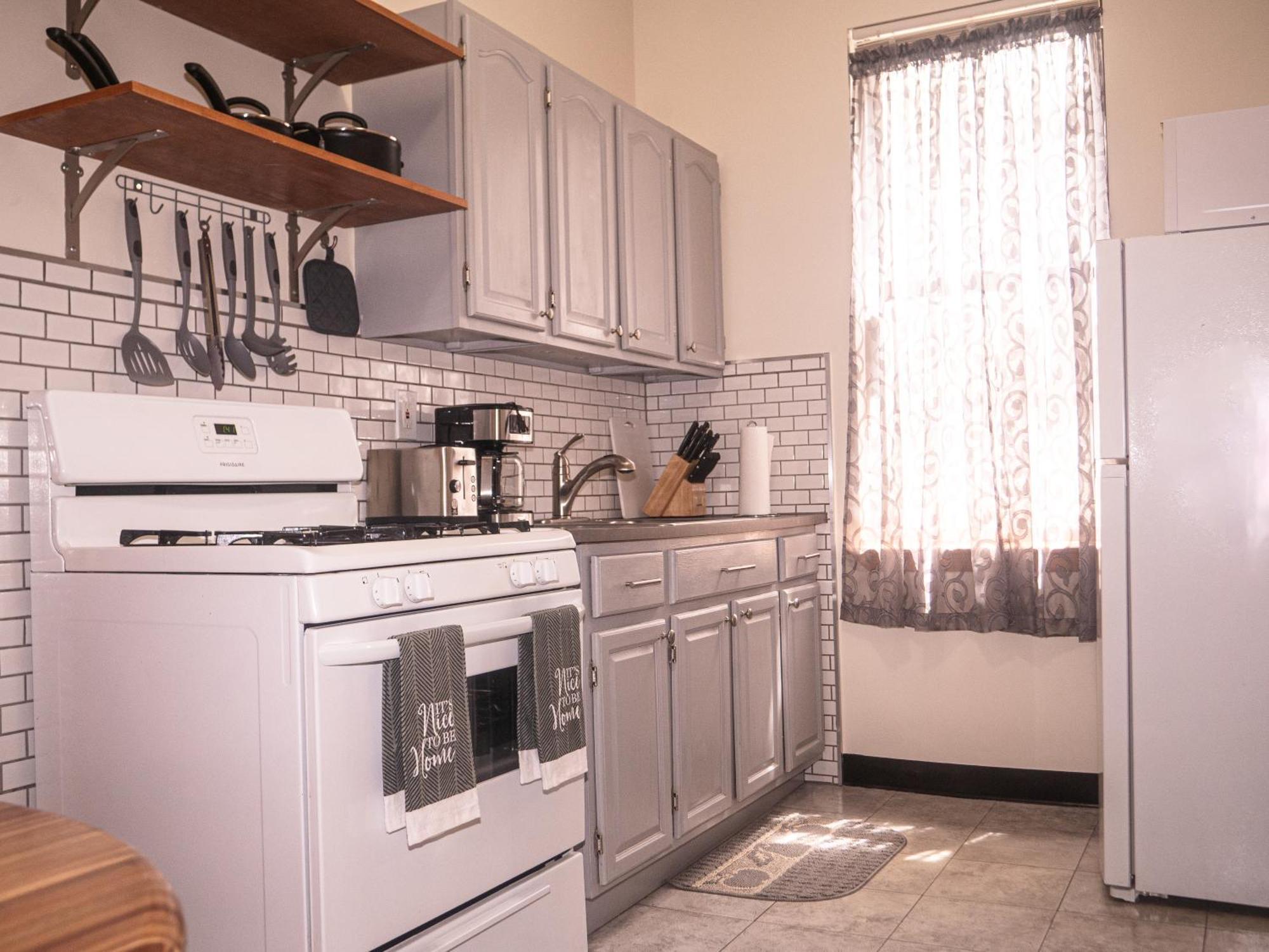 Immaculate Furnished 1-bedroom Apartment *