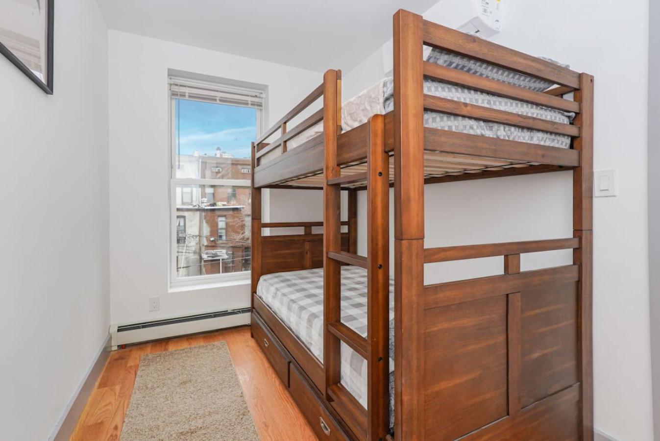 Sleek And New 3br Brooklyn Only 10 Min To Manhattan New York