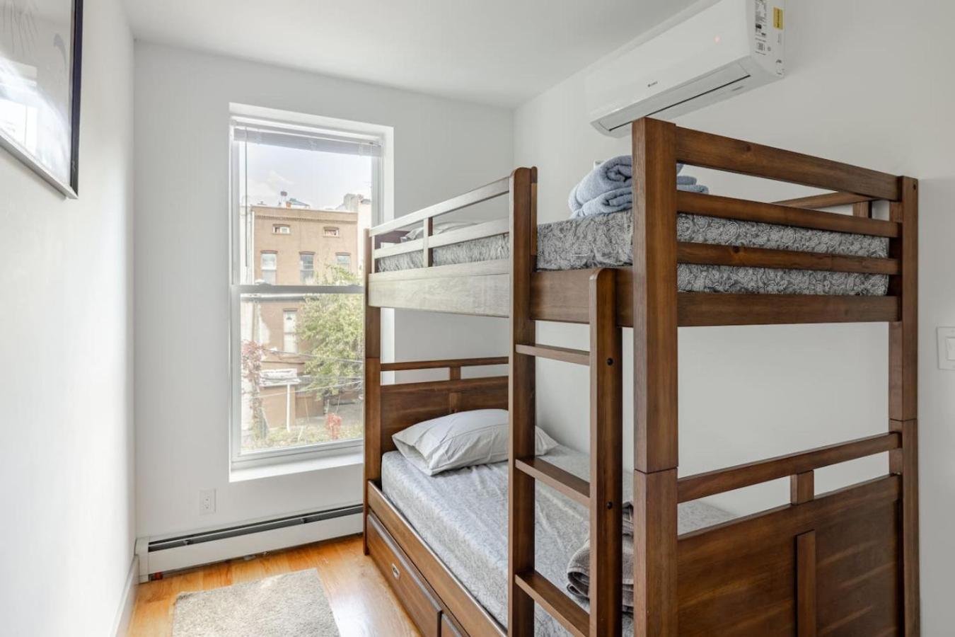 Sleek And New 3br Brooklyn Only 10 Min To Manhattan * New York