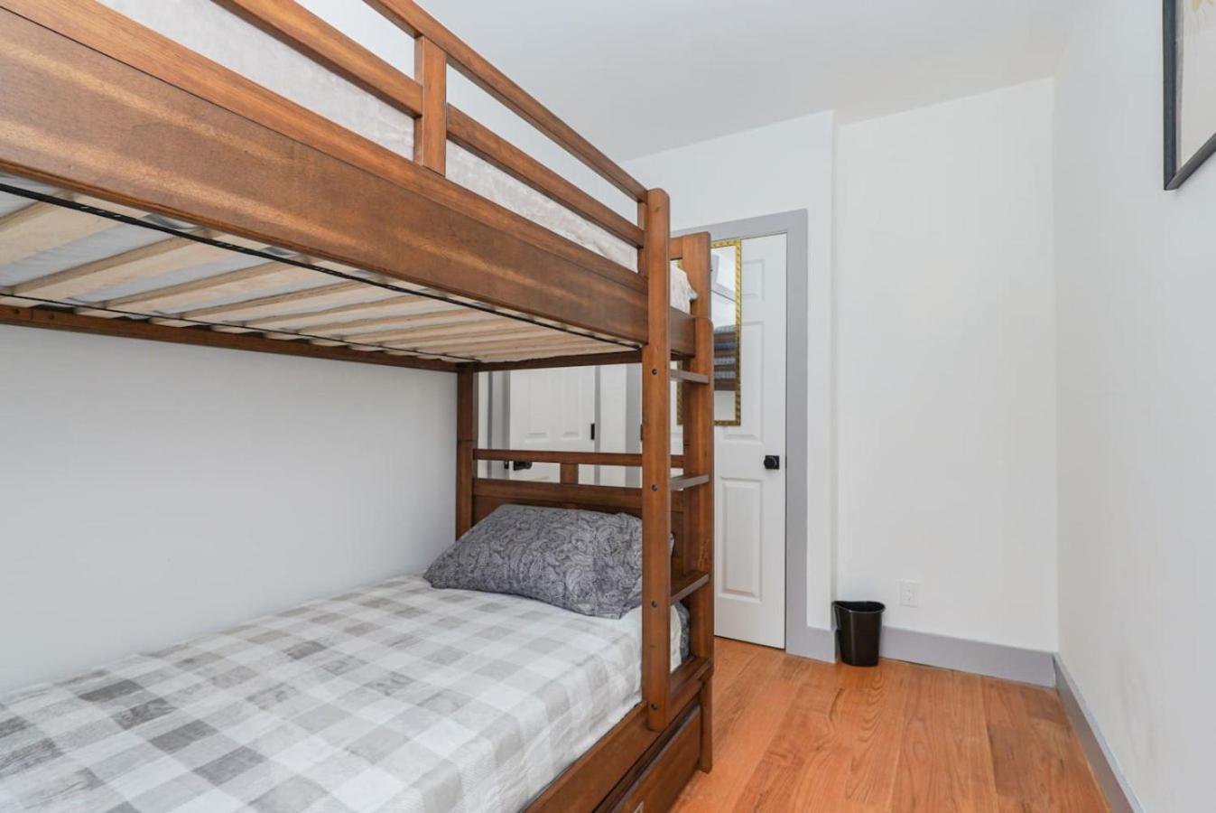 Sleek And New 3br Brooklyn Only 10 Min To Manhattan Apartment *