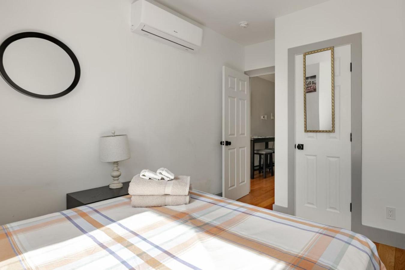 Sleek And New 3br Brooklyn Only 10 Min To Manhattan *