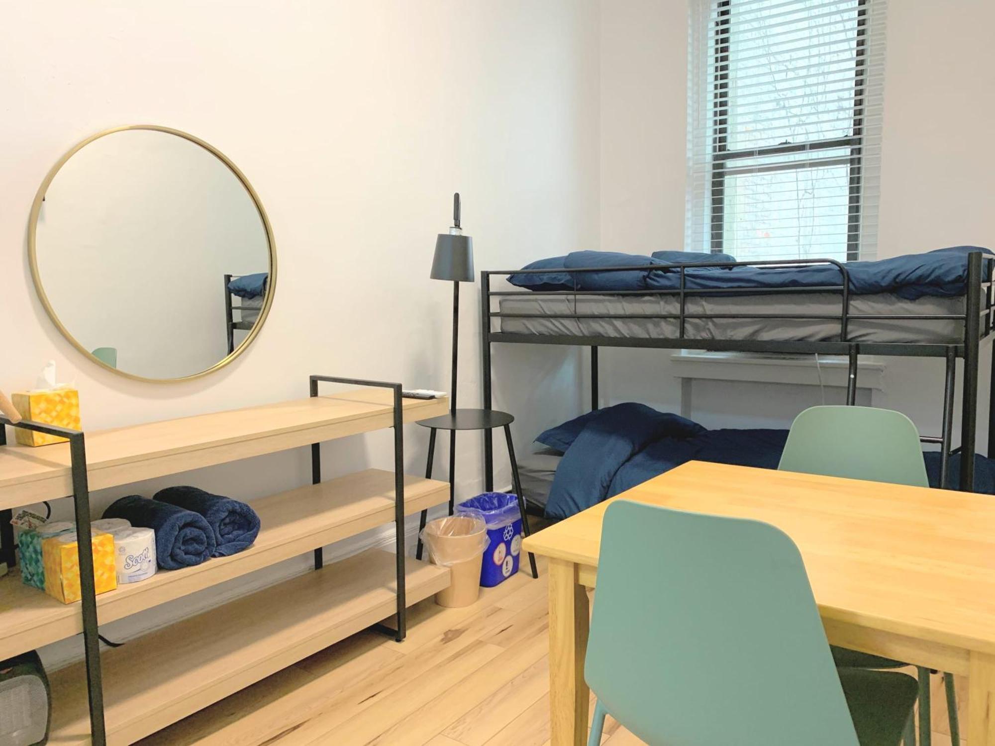 Chelsea Studio-shared Bathroom With Kitchen Twin Bunk Bed Apartment *