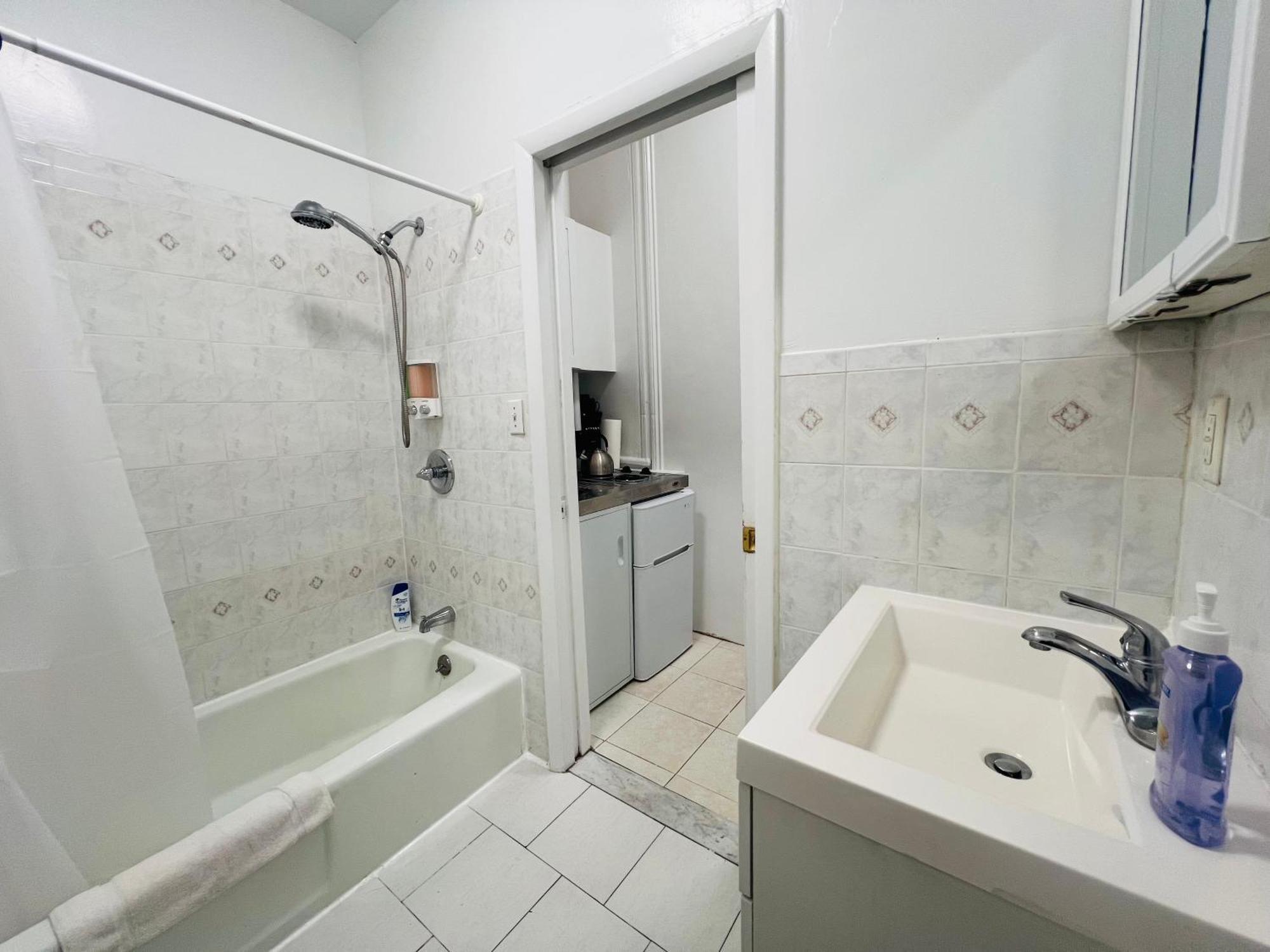 Apartment 2bd-2ba Theater District *