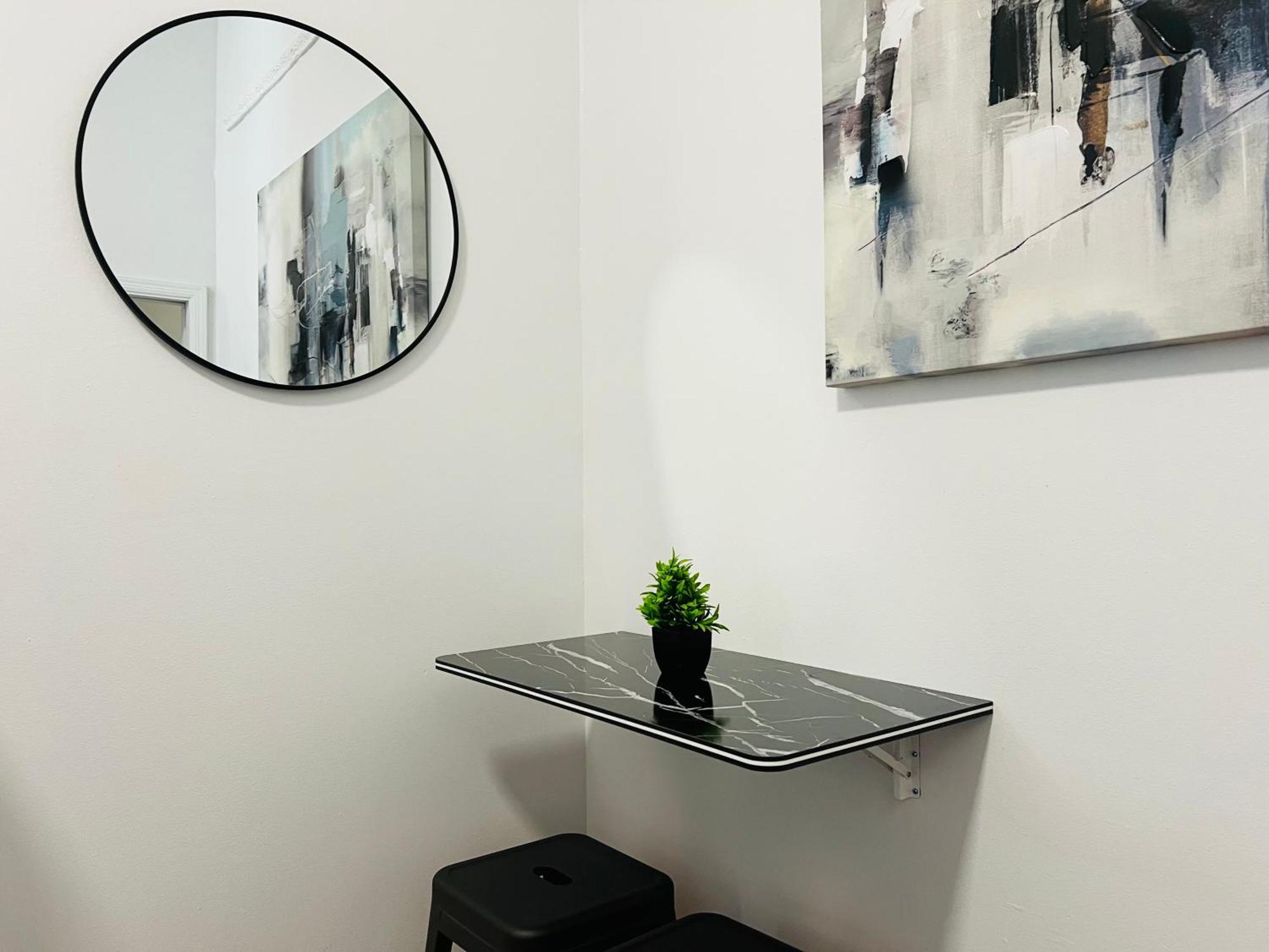 Apartment 2bd-2ba Theater District