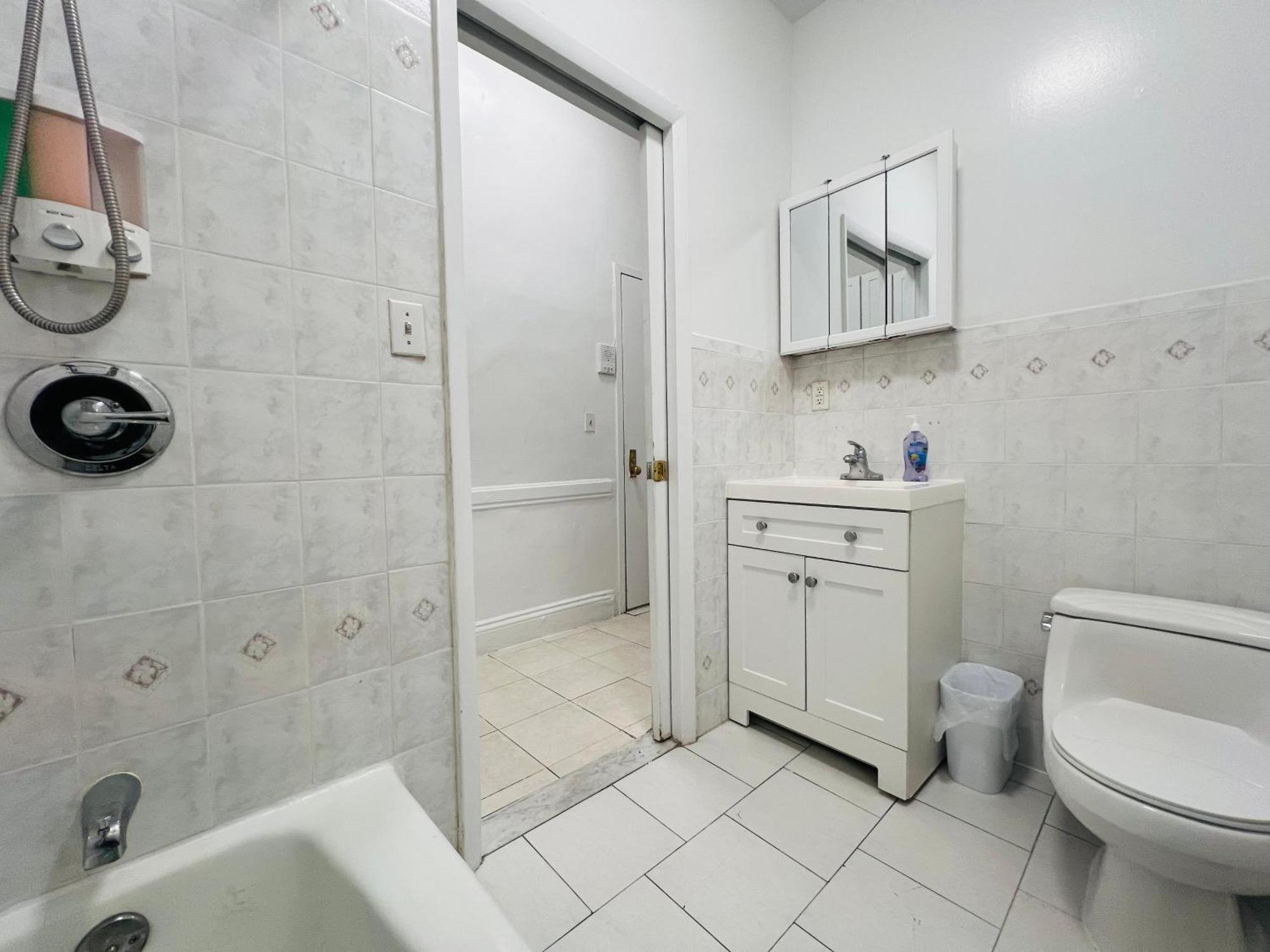 2bd-2ba Theater District Apartment *