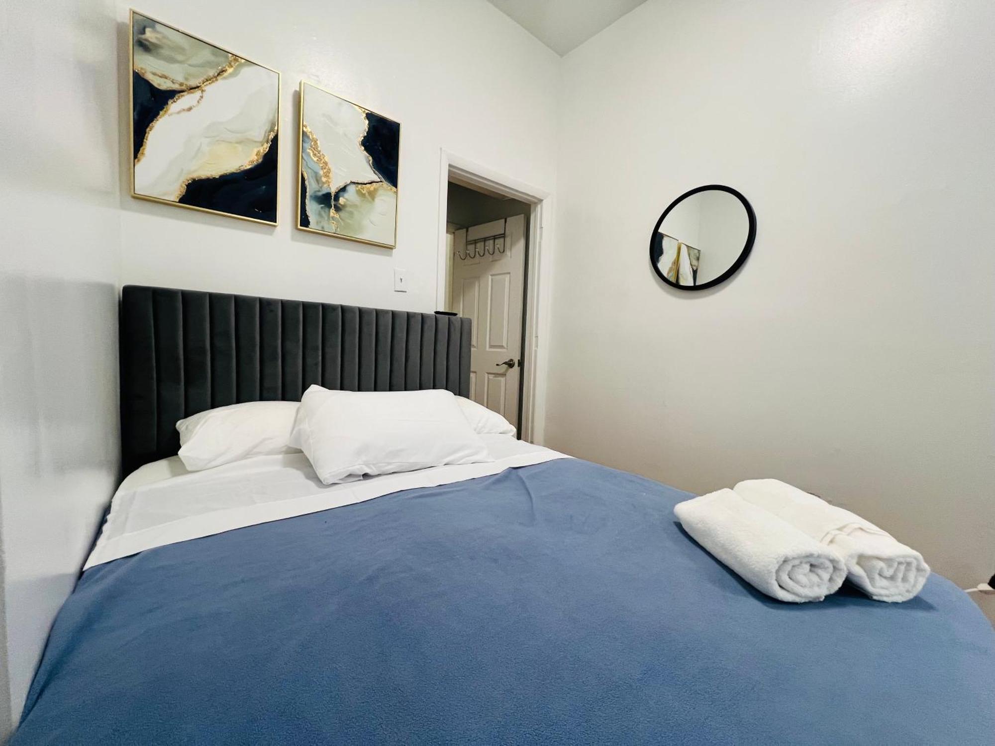 2bd-2ba Theater District Apartment New York