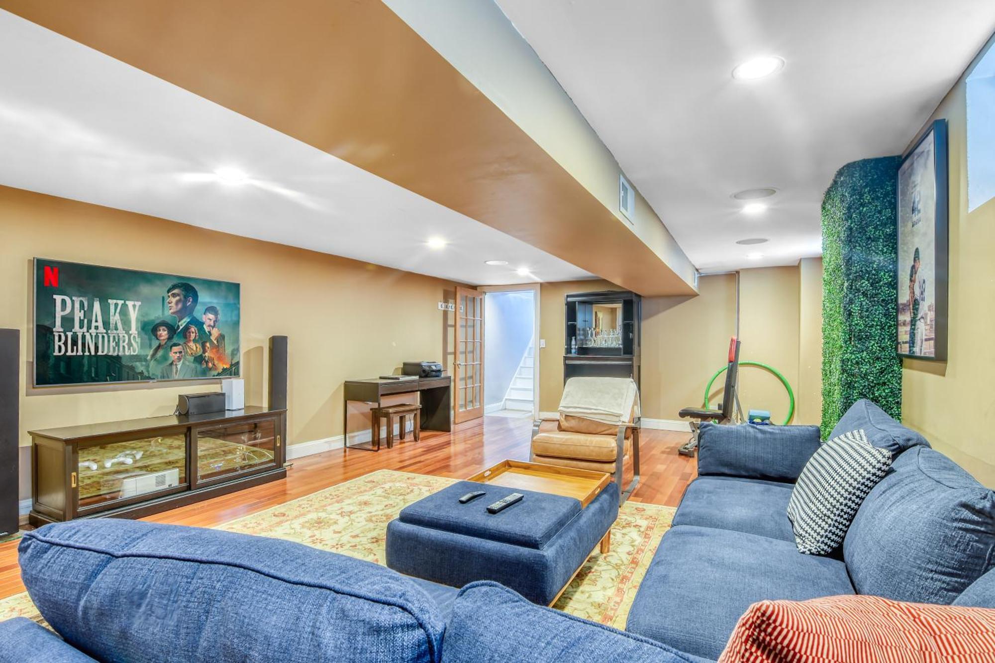 Prime Location, King Beds, Outdoor Space, Bbq Grill, Free Parking, Wifi, Luxe * New York