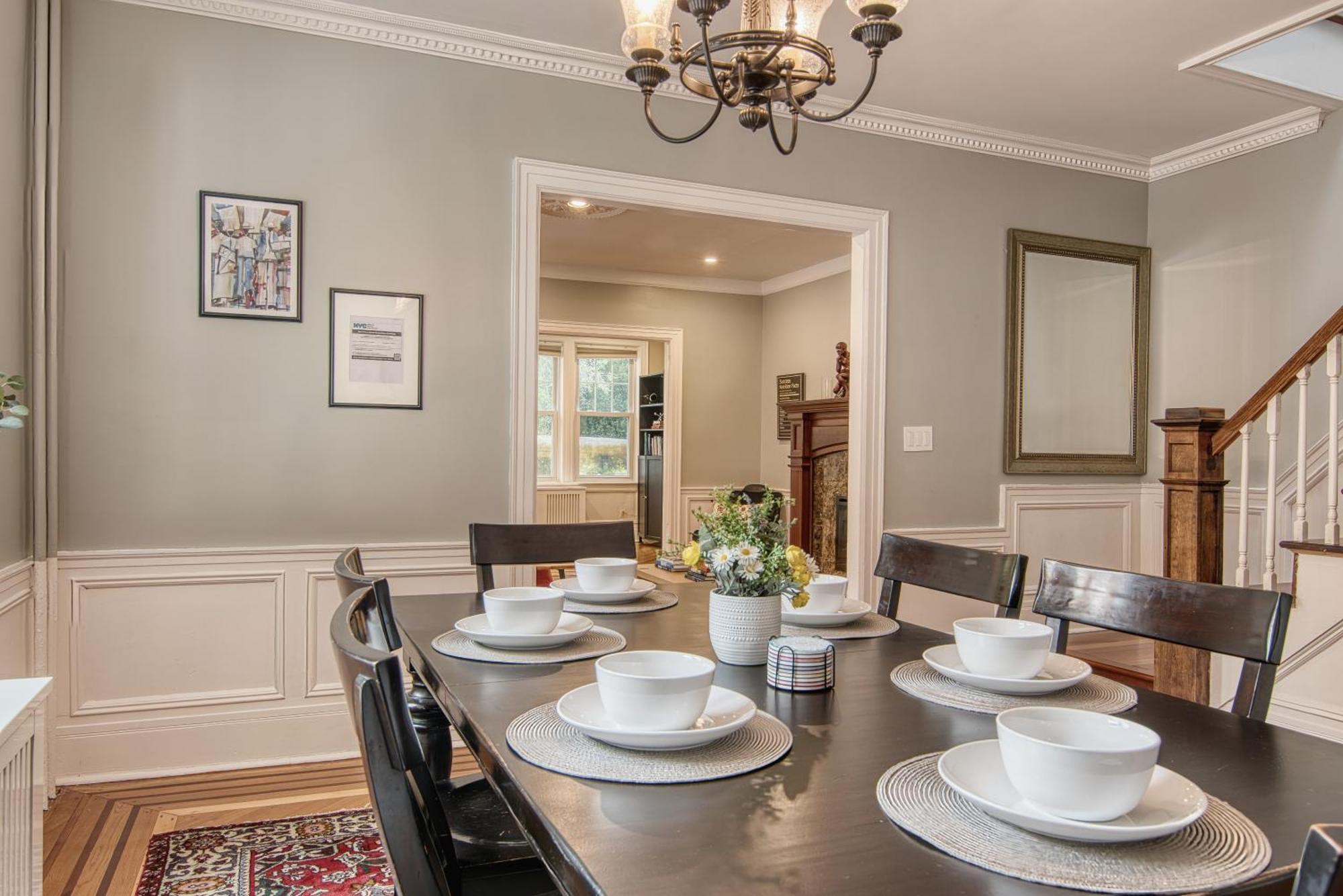 Prime Location, King Beds, Outdoor Space, Bbq Grill, Free Parking, Wifi, Luxe *