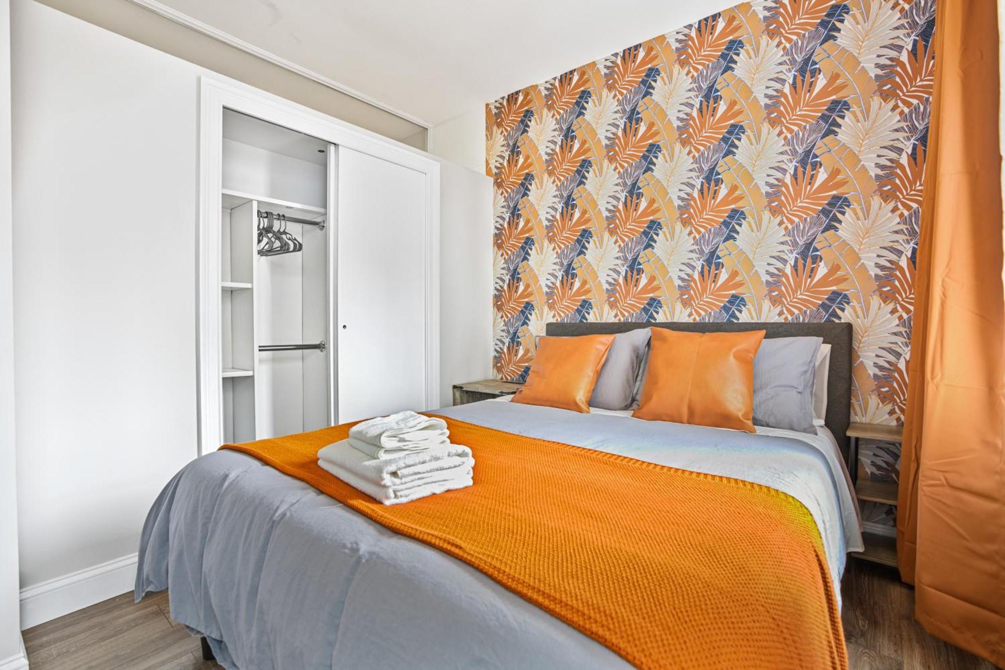 2bd Comfortable Unit In Lower East Side Apartment
