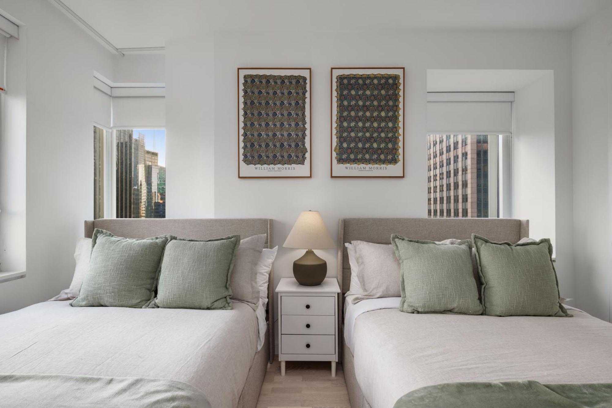 Lavish Two-story Retreat In The Heart Of Manhattan *